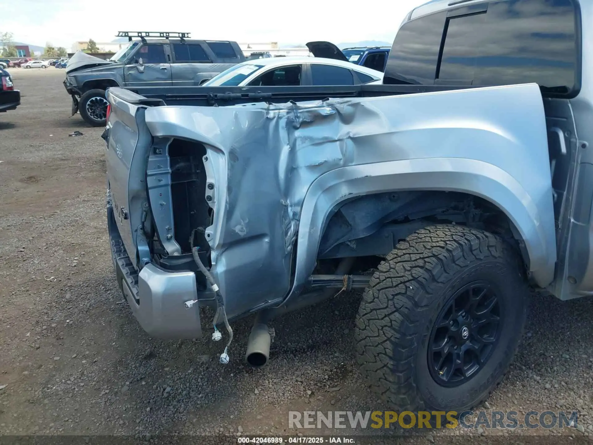 6 Photograph of a damaged car 3TMCZ5AN4NM465945 TOYOTA TACOMA 2022