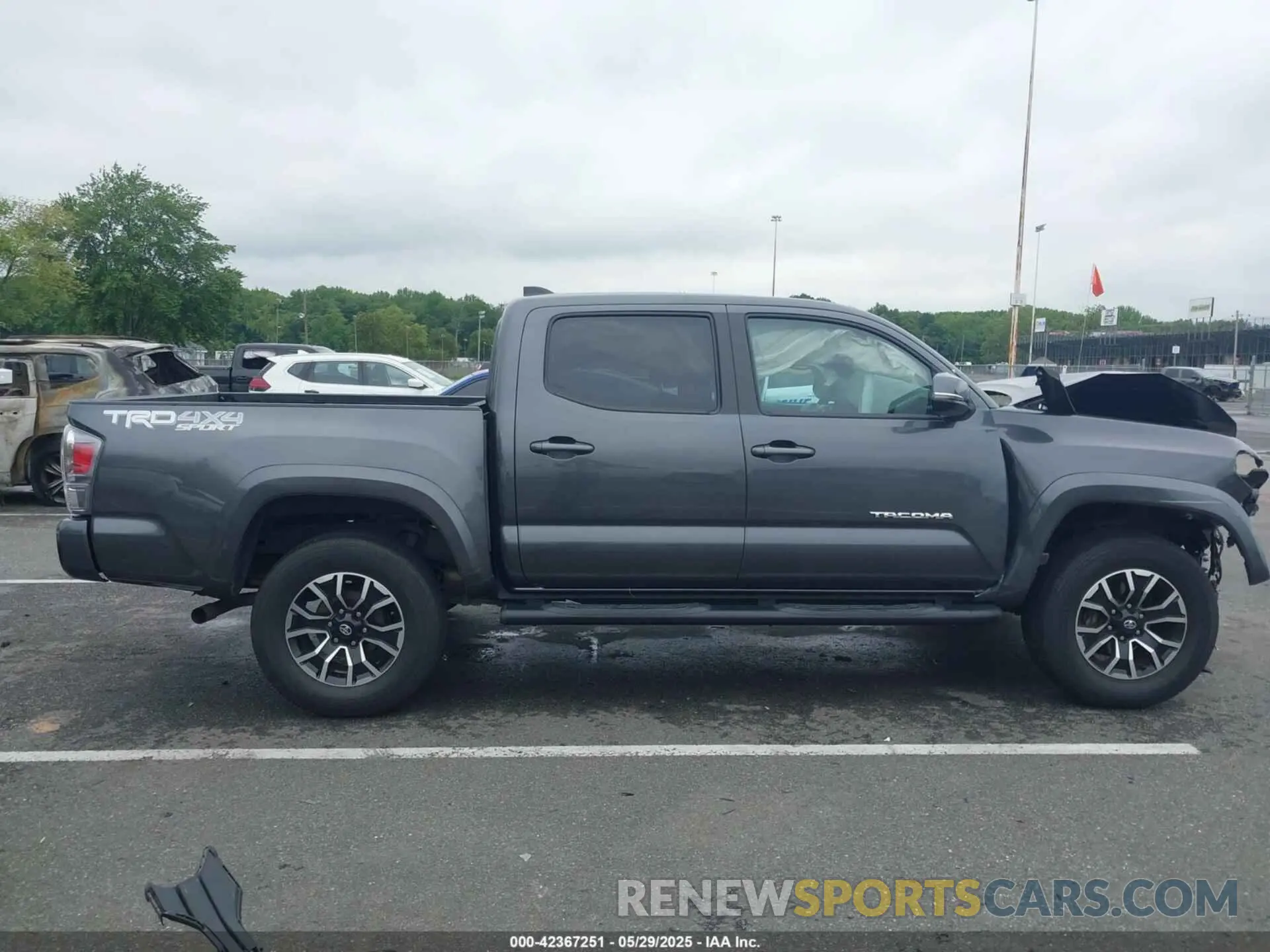 13 Photograph of a damaged car 3TMCZ5AN5NM458034 TOYOTA TACOMA 2022