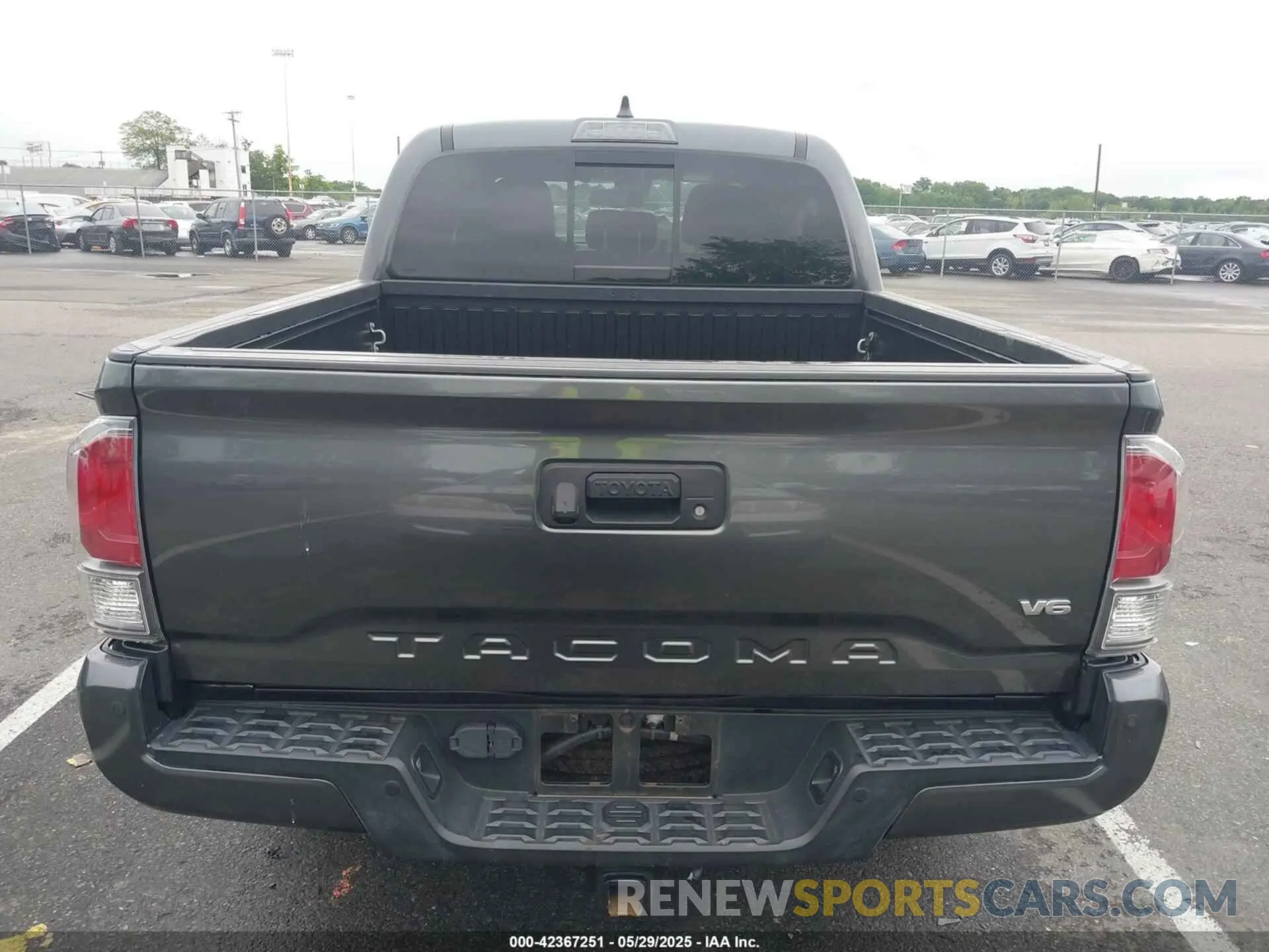 16 Photograph of a damaged car 3TMCZ5AN5NM458034 TOYOTA TACOMA 2022
