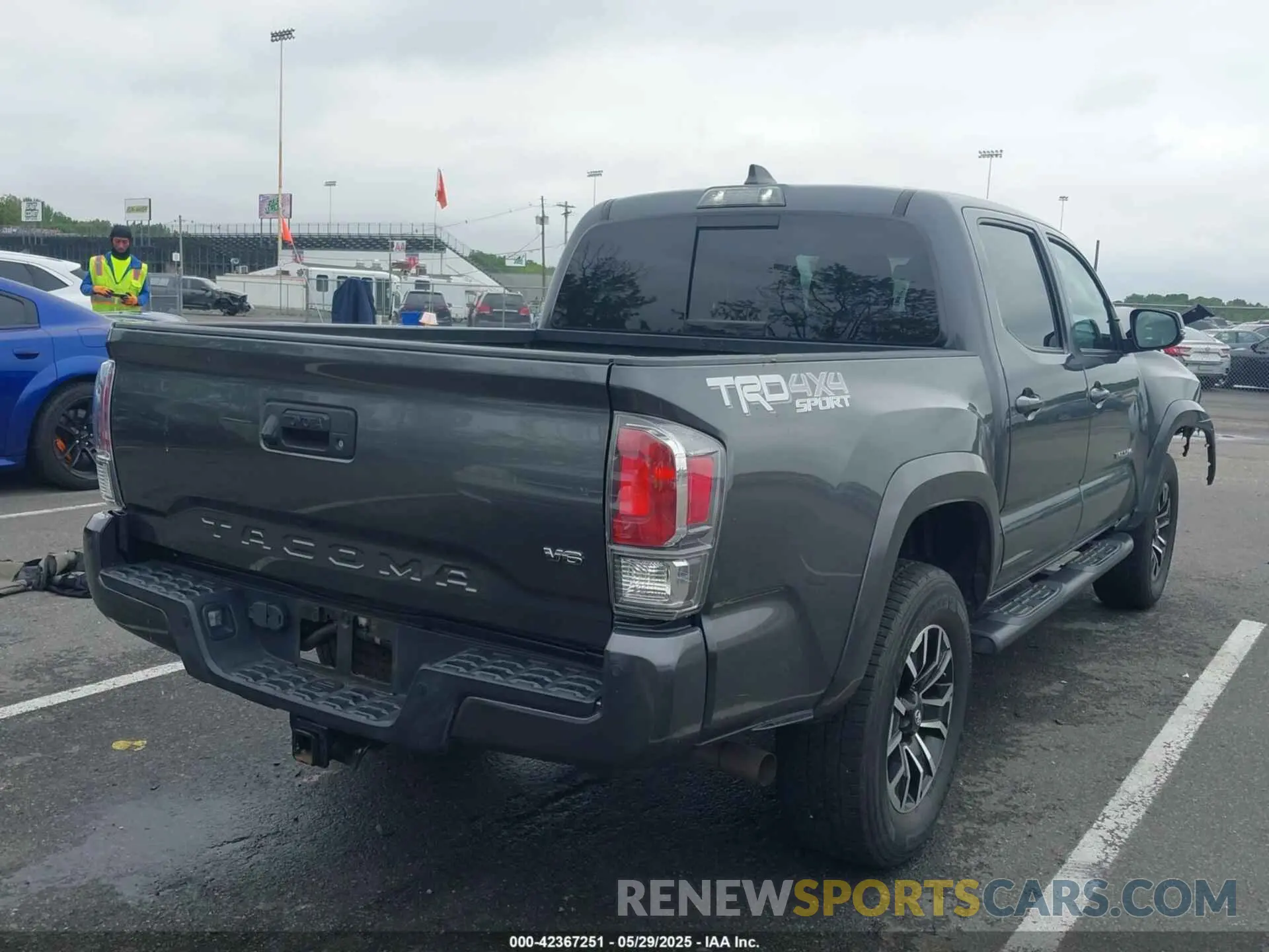 4 Photograph of a damaged car 3TMCZ5AN5NM458034 TOYOTA TACOMA 2022