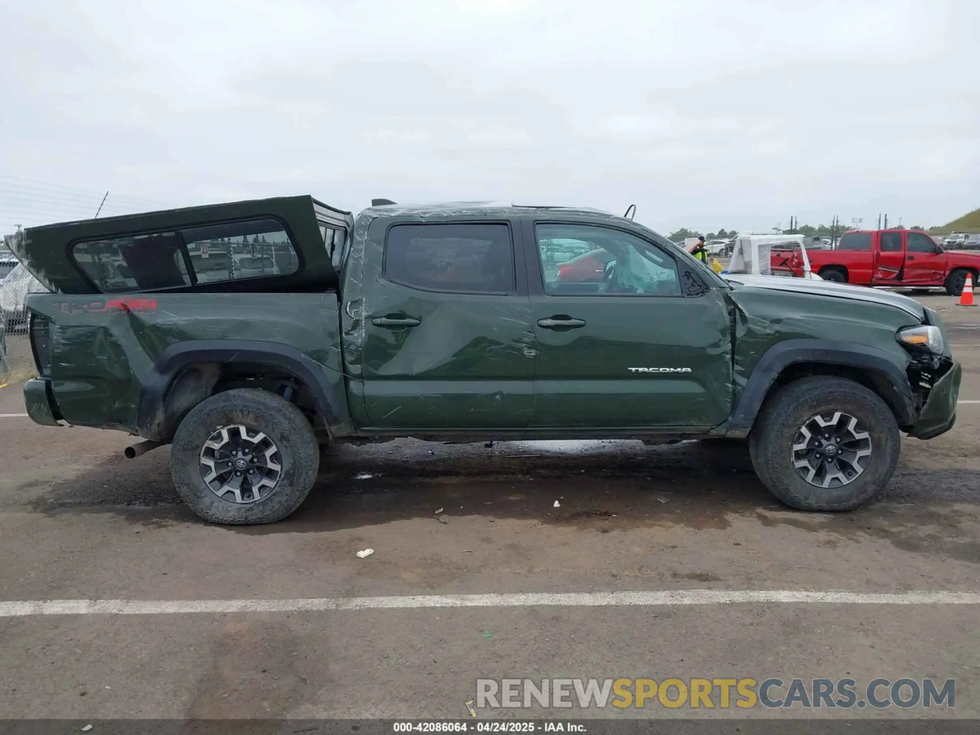 14 Photograph of a damaged car 3TMCZ5AN5NM477070 TOYOTA TACOMA 2022