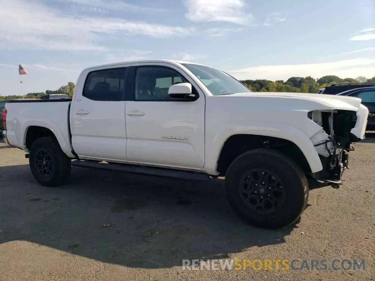 4 Photograph of a damaged car 3TMCZ5AN5NM479952 TOYOTA TACOMA 2022