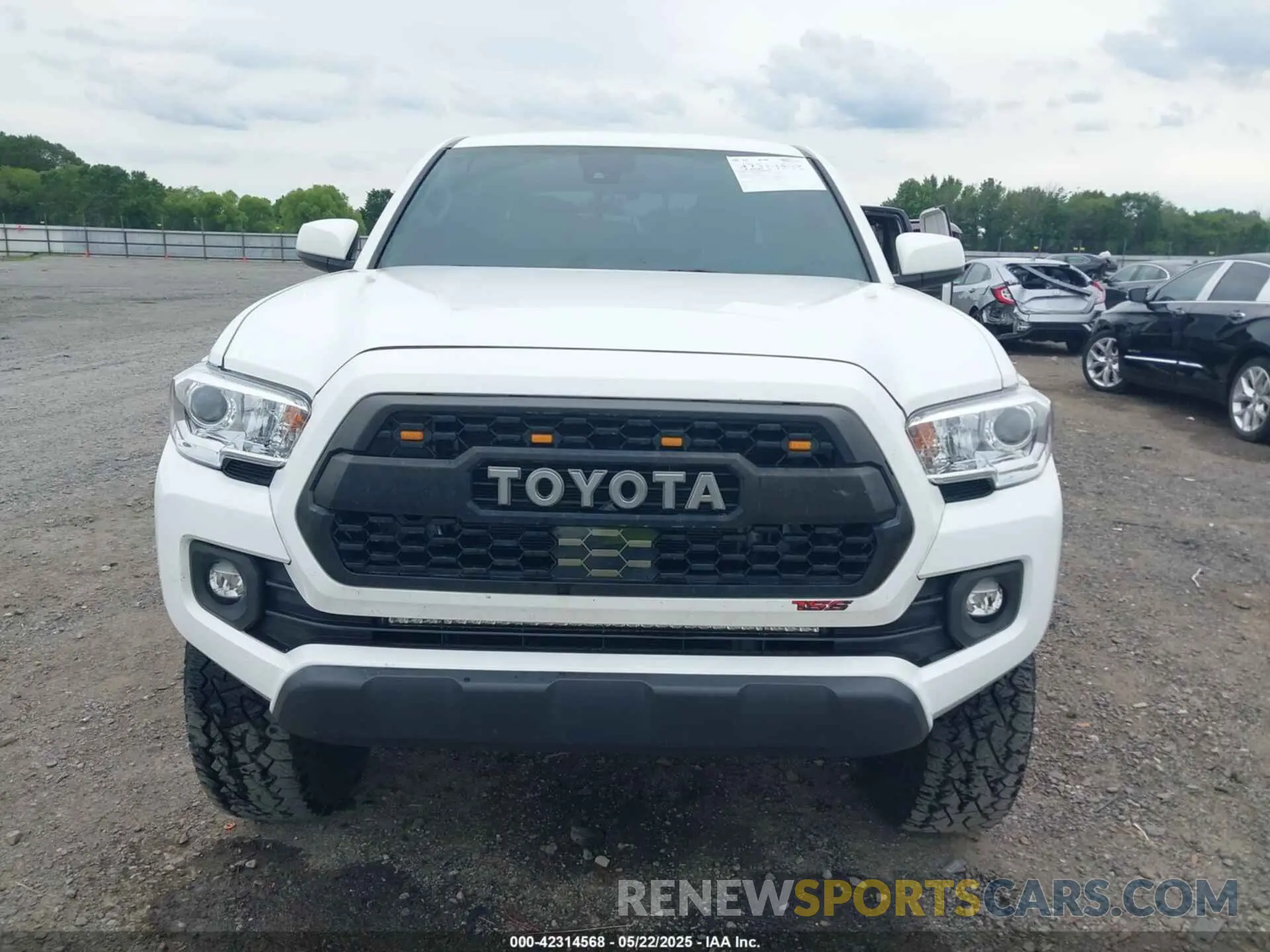 13 Photograph of a damaged car 3TMCZ5AN5NM506230 TOYOTA TACOMA 2022