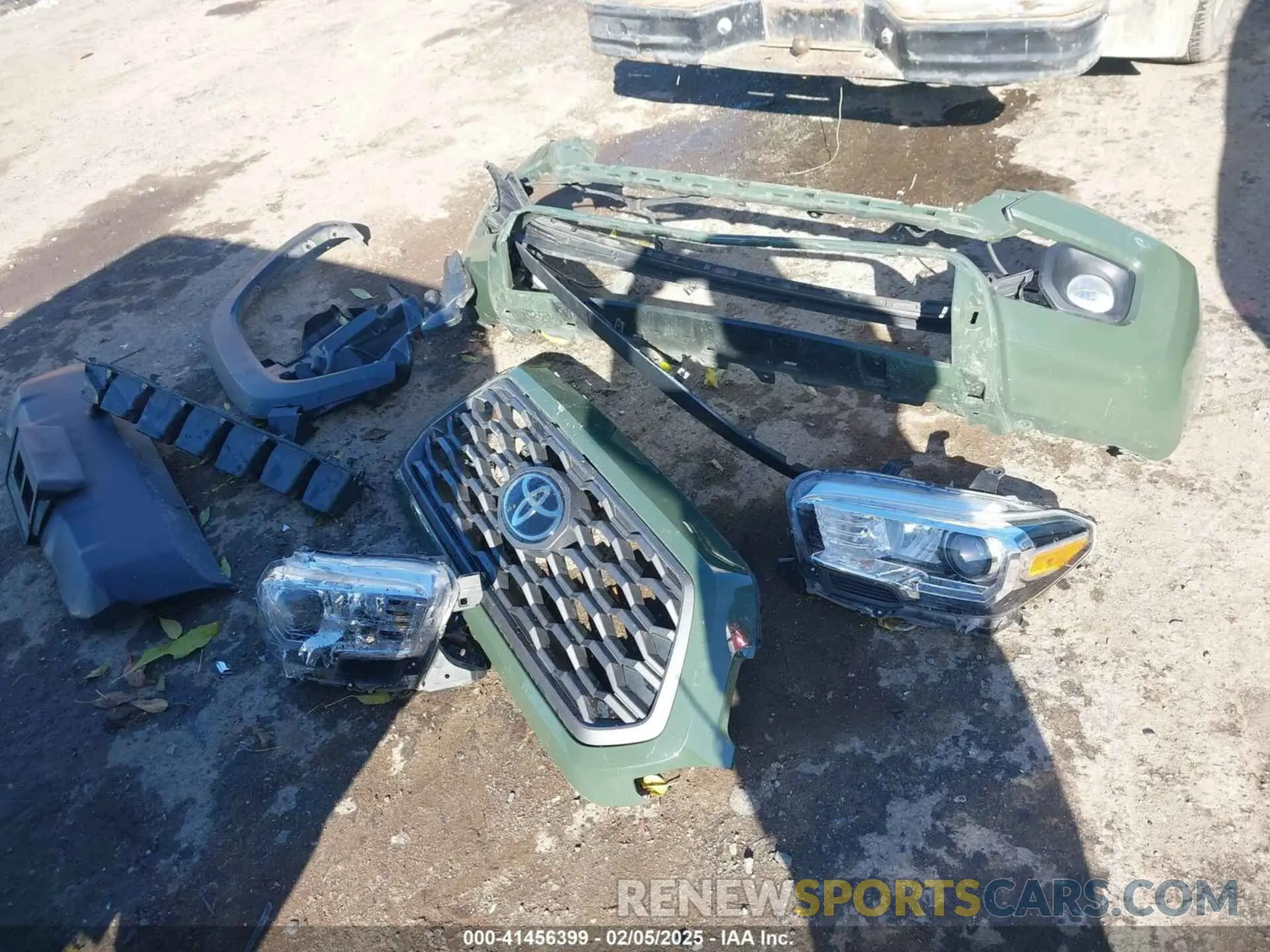 12 Photograph of a damaged car 3TMCZ5AN5NM513632 TOYOTA TACOMA 2022
