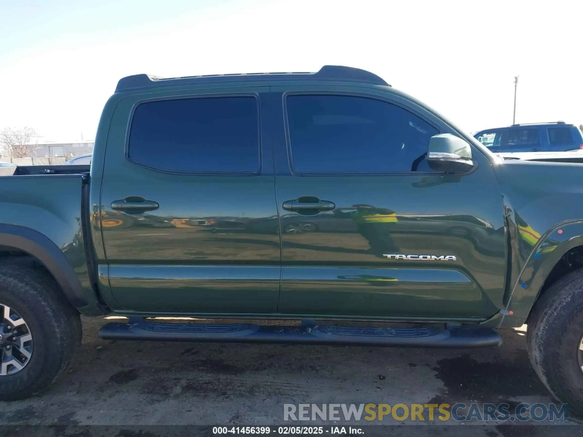 14 Photograph of a damaged car 3TMCZ5AN5NM513632 TOYOTA TACOMA 2022