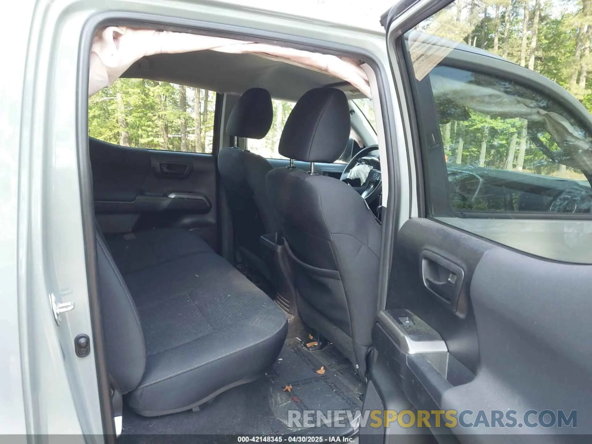 8 Photograph of a damaged car 3TMCZ5AN5NM518961 TOYOTA TACOMA 2022