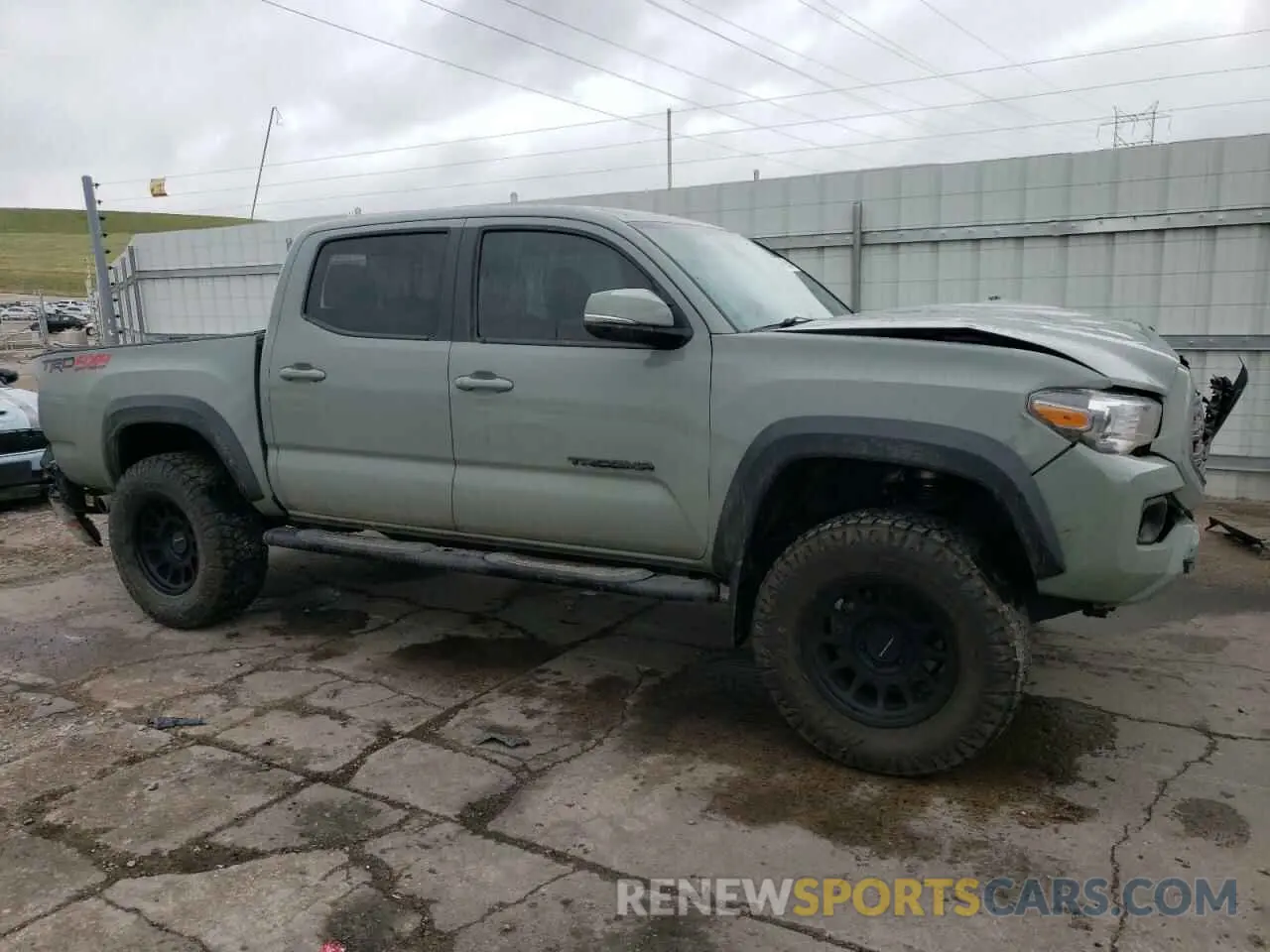 4 Photograph of a damaged car 3TMCZ5AN5NM530673 TOYOTA TACOMA 2022