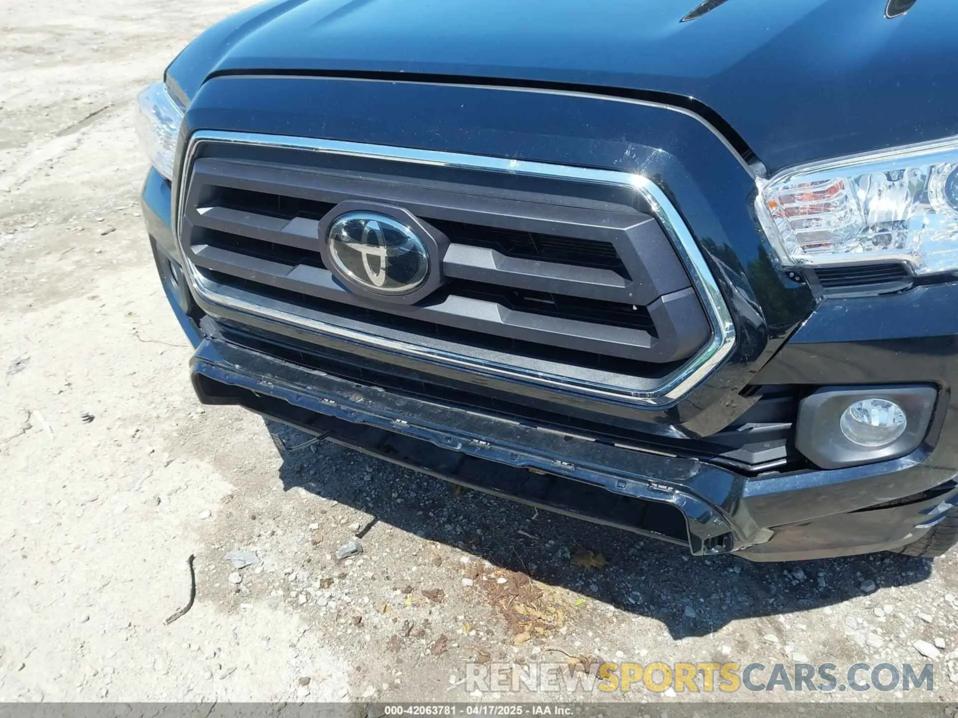 13 Photograph of a damaged car 3TMCZ5AN6NM470192 TOYOTA TACOMA 2022