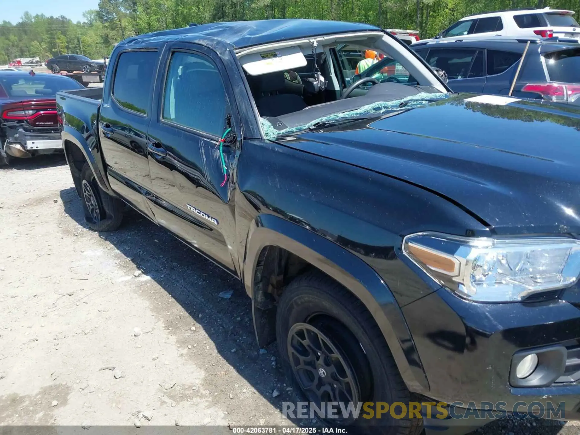 14 Photograph of a damaged car 3TMCZ5AN6NM470192 TOYOTA TACOMA 2022