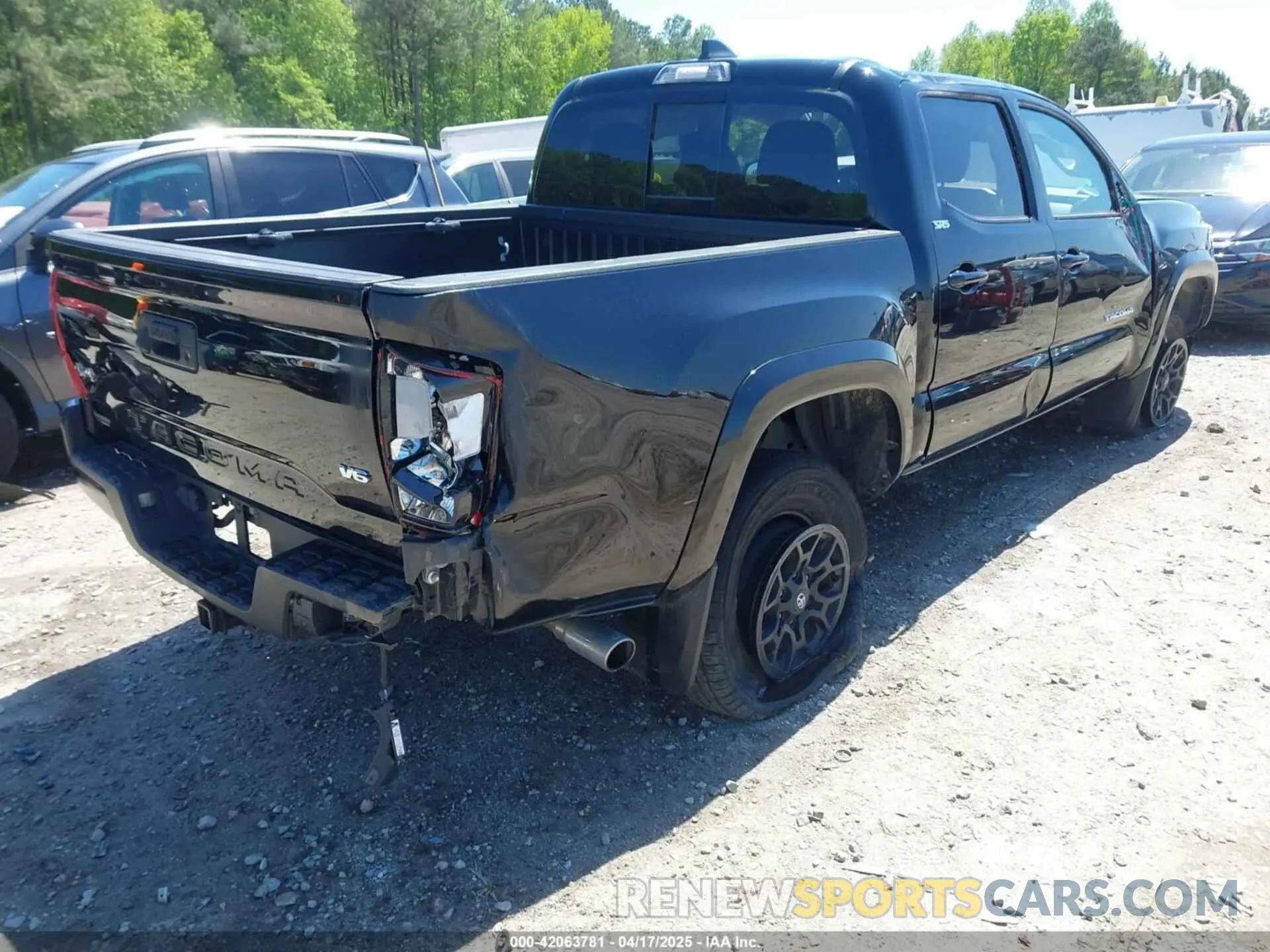 4 Photograph of a damaged car 3TMCZ5AN6NM470192 TOYOTA TACOMA 2022