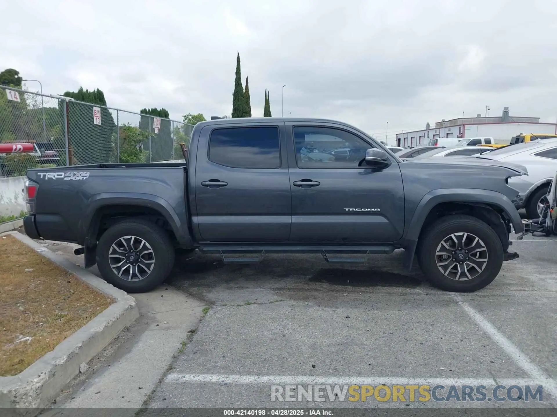 13 Photograph of a damaged car 3TMCZ5AN6NM491351 TOYOTA TACOMA 2022