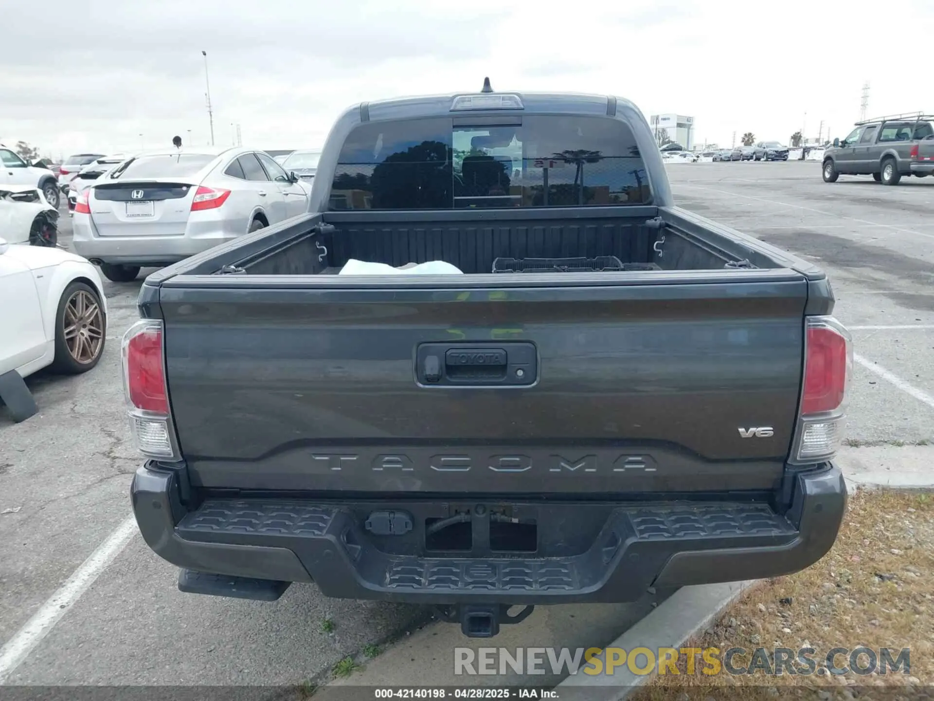 16 Photograph of a damaged car 3TMCZ5AN6NM491351 TOYOTA TACOMA 2022