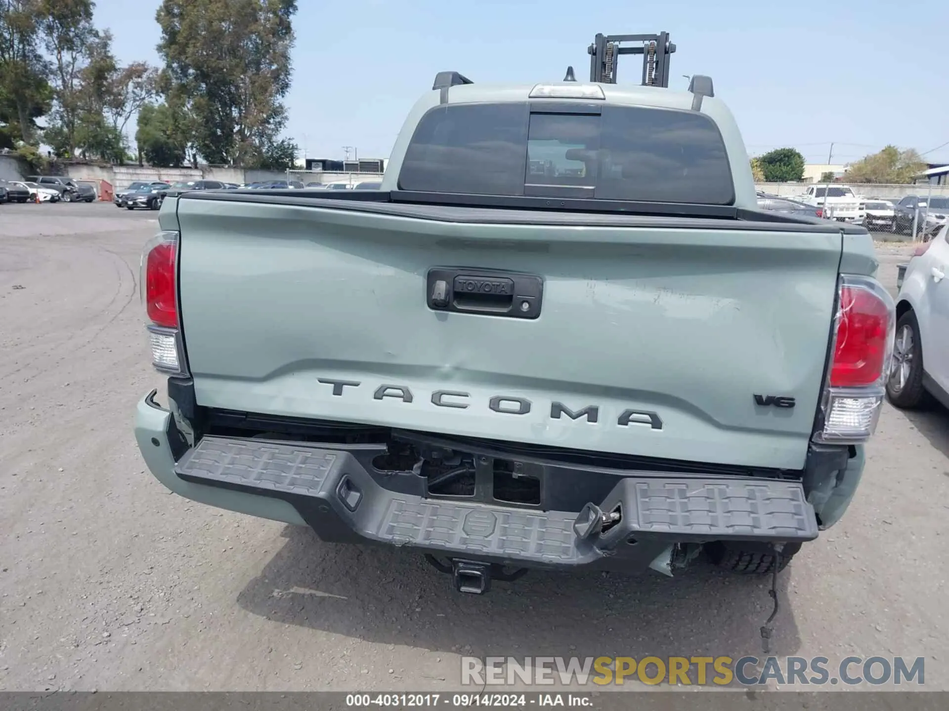 16 Photograph of a damaged car 3TMCZ5AN6NM506947 TOYOTA TACOMA 2022