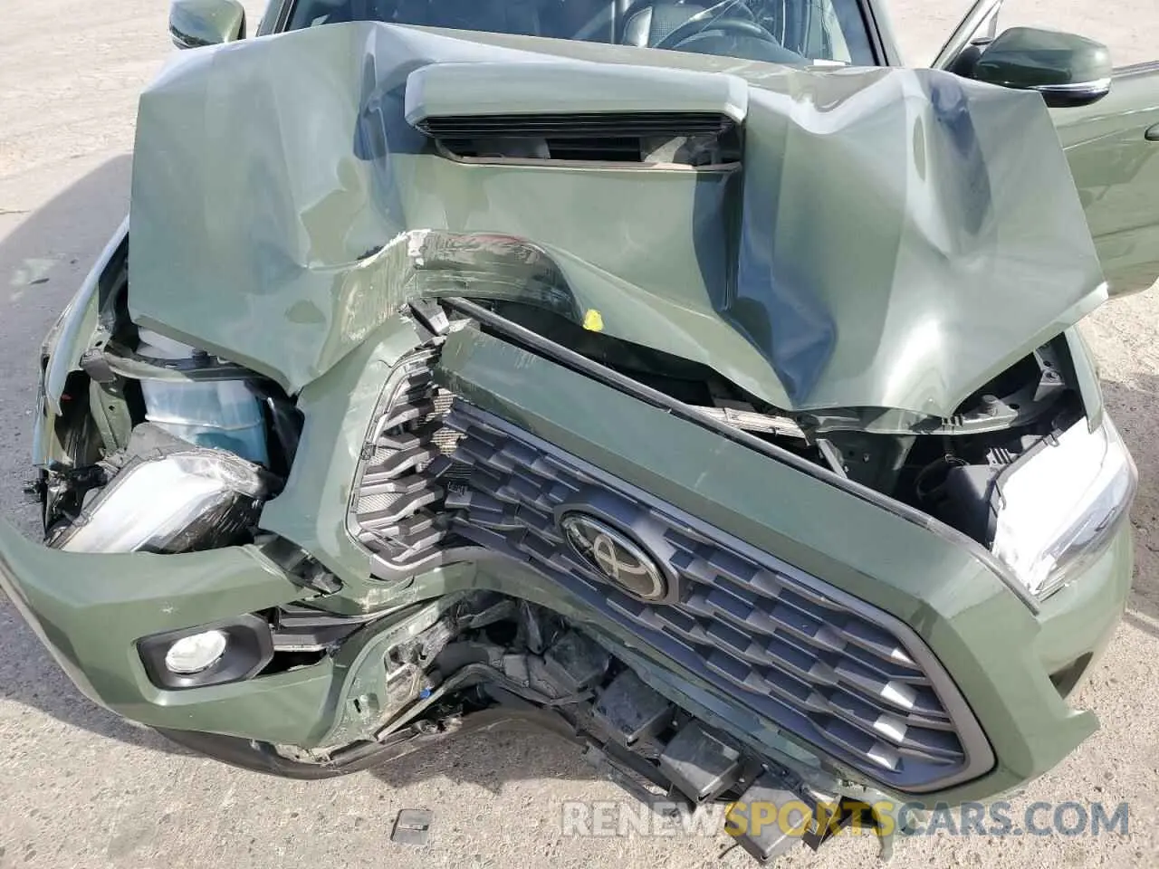 11 Photograph of a damaged car 3TMCZ5AN7NM482299 TOYOTA TACOMA 2022