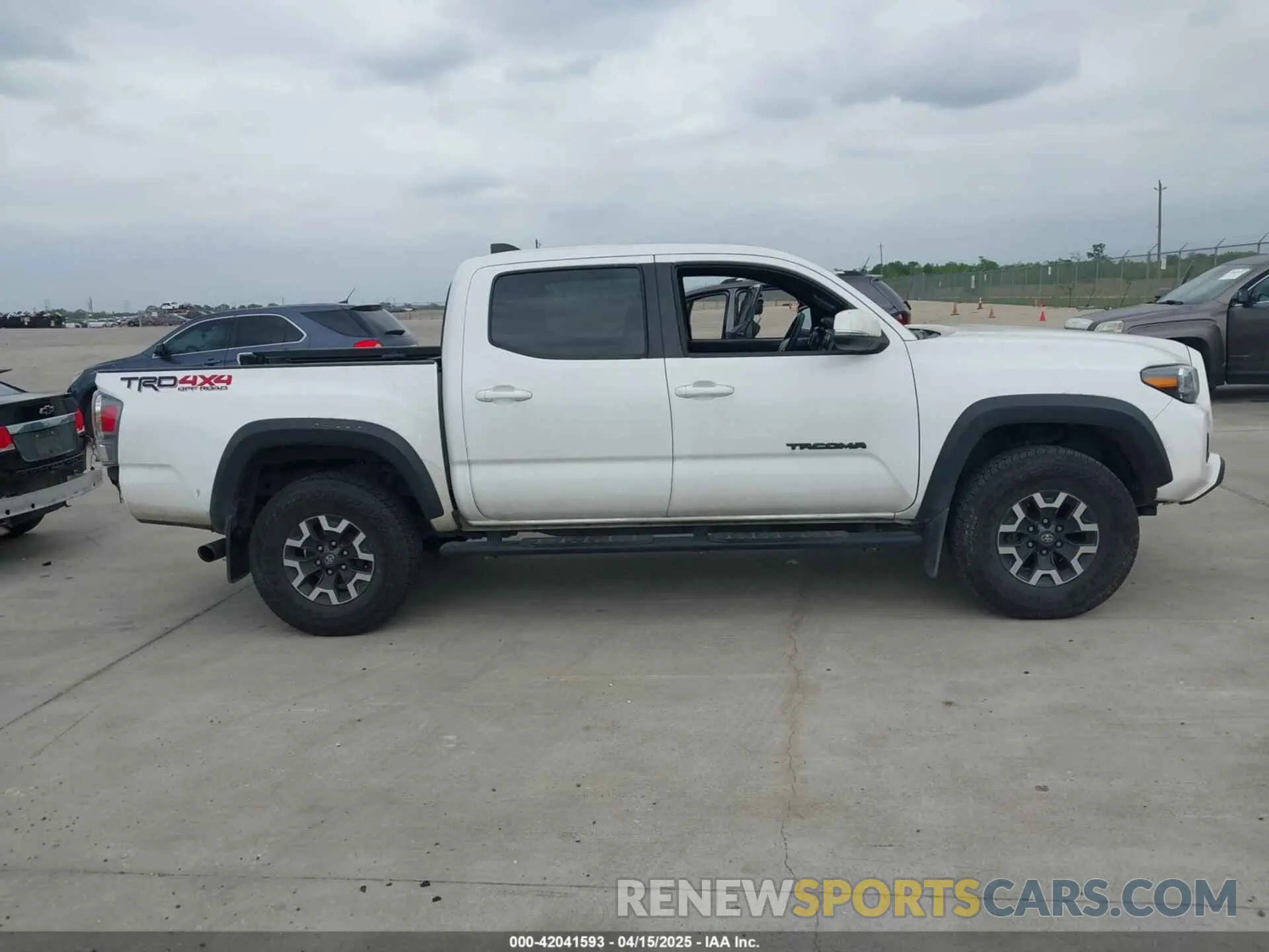 13 Photograph of a damaged car 3TMCZ5AN7NM493268 TOYOTA TACOMA 2022