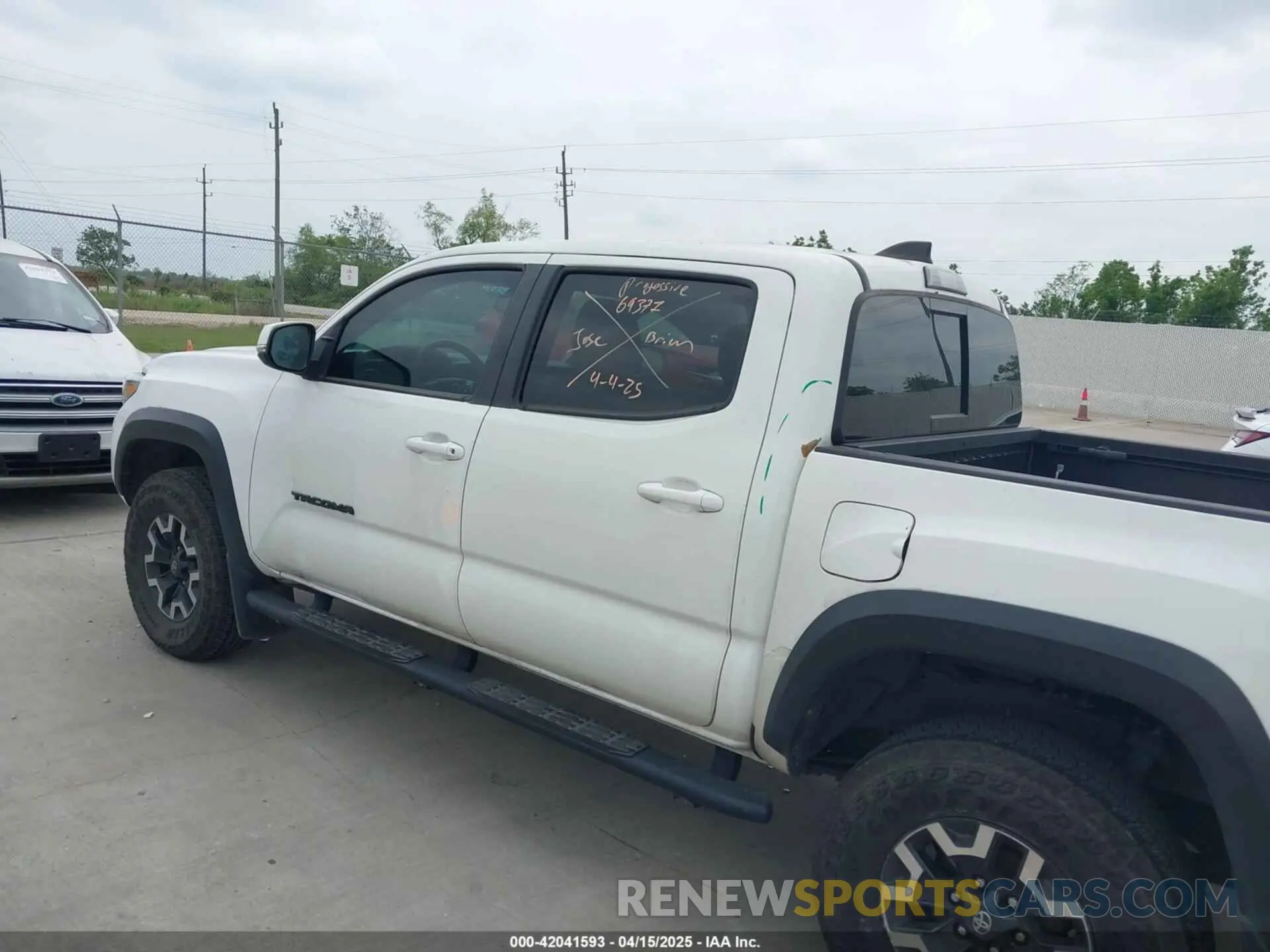 6 Photograph of a damaged car 3TMCZ5AN7NM493268 TOYOTA TACOMA 2022