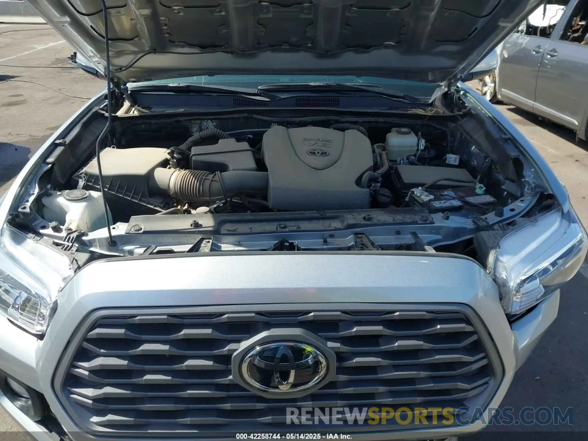 10 Photograph of a damaged car 3TMCZ5AN7NM515446 TOYOTA TACOMA 2022