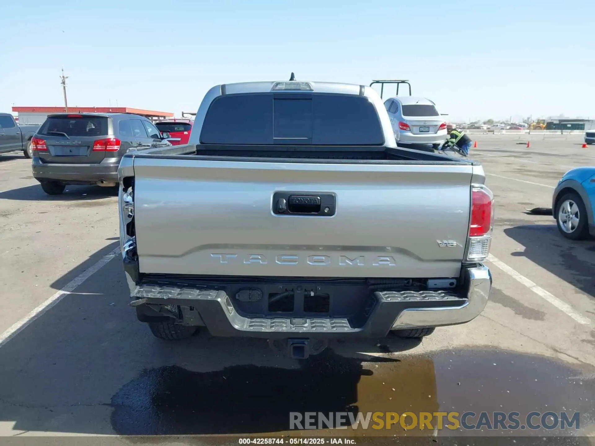 15 Photograph of a damaged car 3TMCZ5AN7NM515446 TOYOTA TACOMA 2022