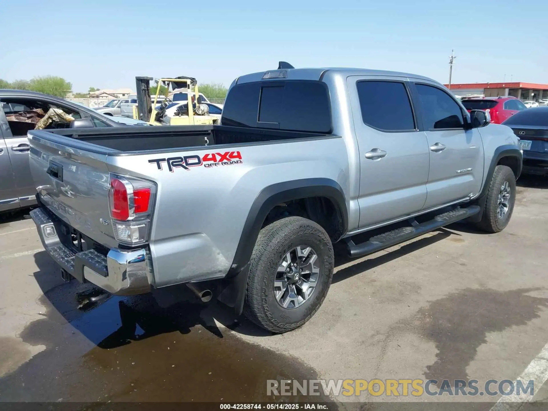 4 Photograph of a damaged car 3TMCZ5AN7NM515446 TOYOTA TACOMA 2022