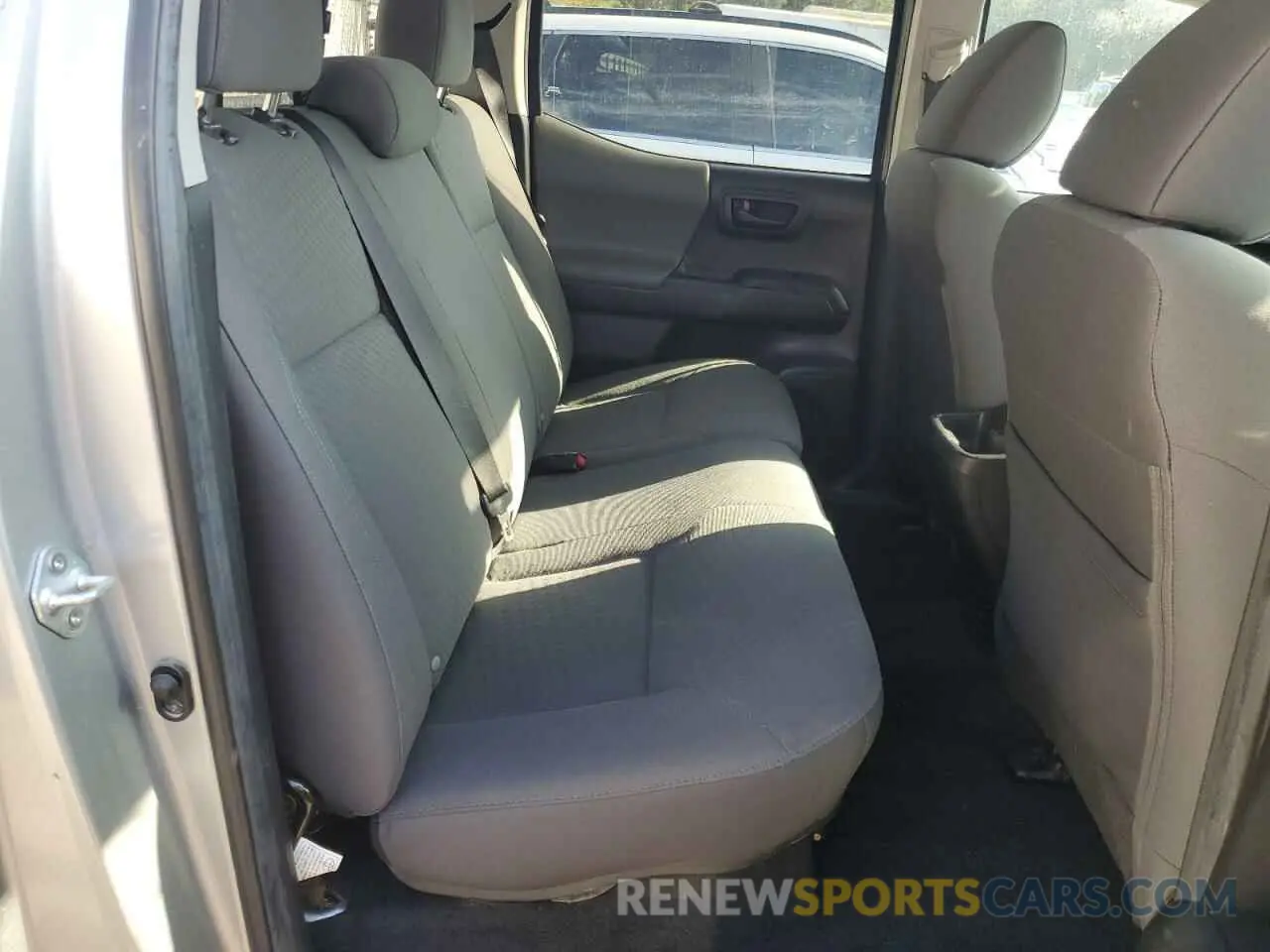 10 Photograph of a damaged car 3TMCZ5AN7NM520159 TOYOTA TACOMA 2022