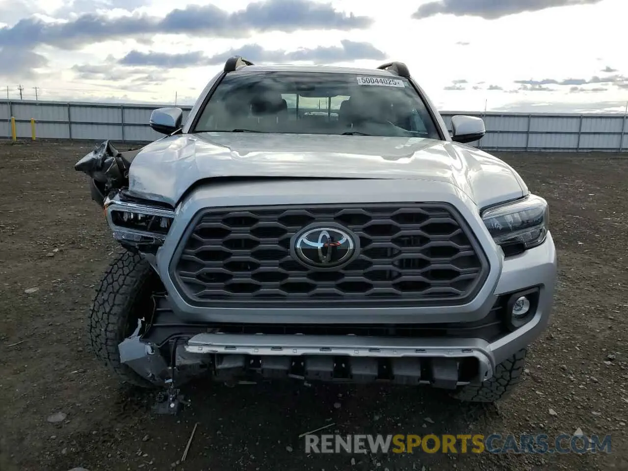 5 Photograph of a damaged car 3TMCZ5AN8NM458271 TOYOTA TACOMA 2022