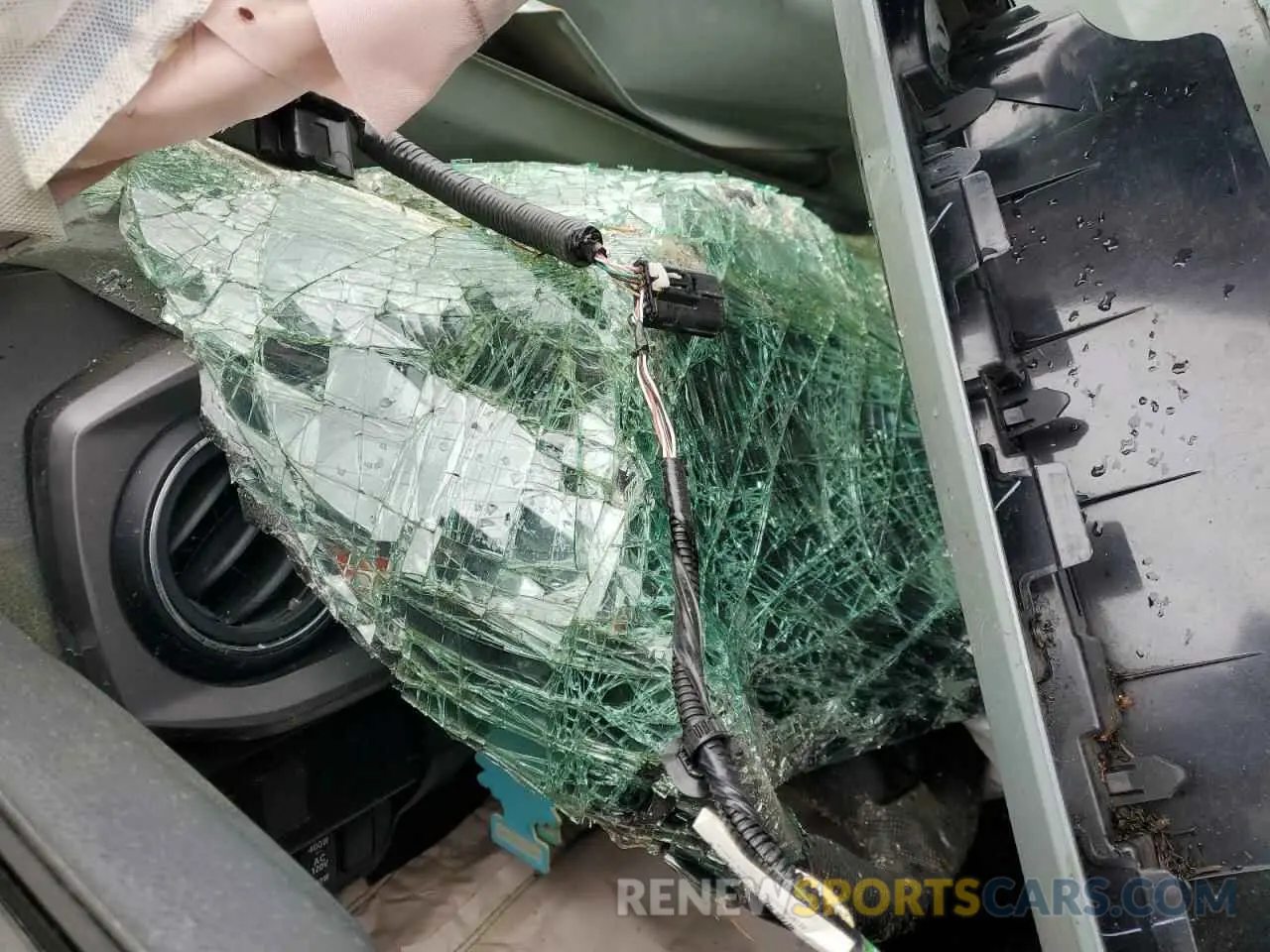 9 Photograph of a damaged car 3TMCZ5AN8NM488399 TOYOTA TACOMA 2022