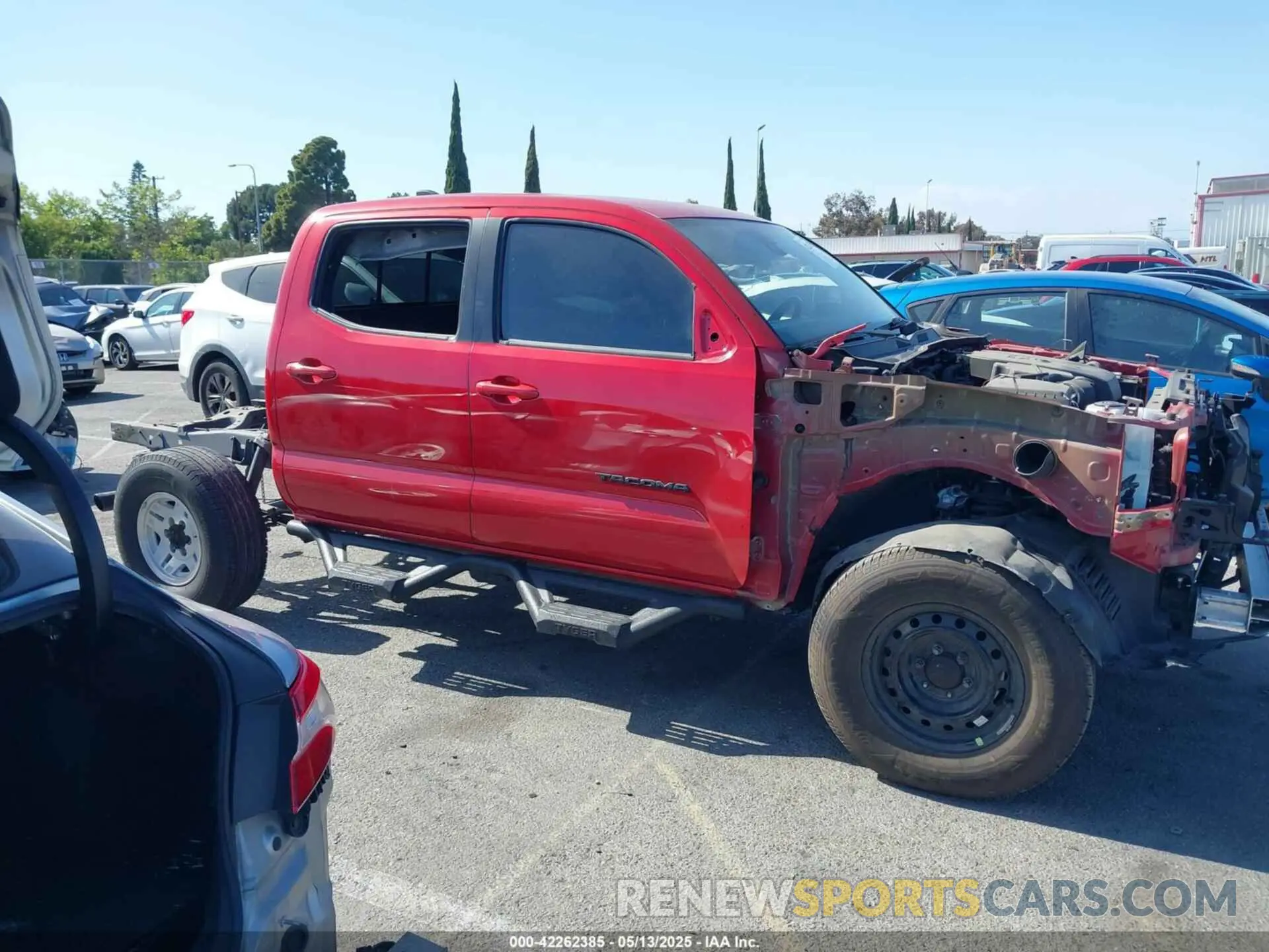 12 Photograph of a damaged car 3TMCZ5AN8NM493053 TOYOTA TACOMA 2022