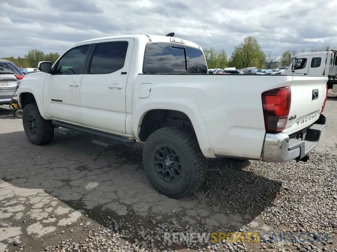 2 Photograph of a damaged car 3TMCZ5AN8NM515939 TOYOTA TACOMA 2022