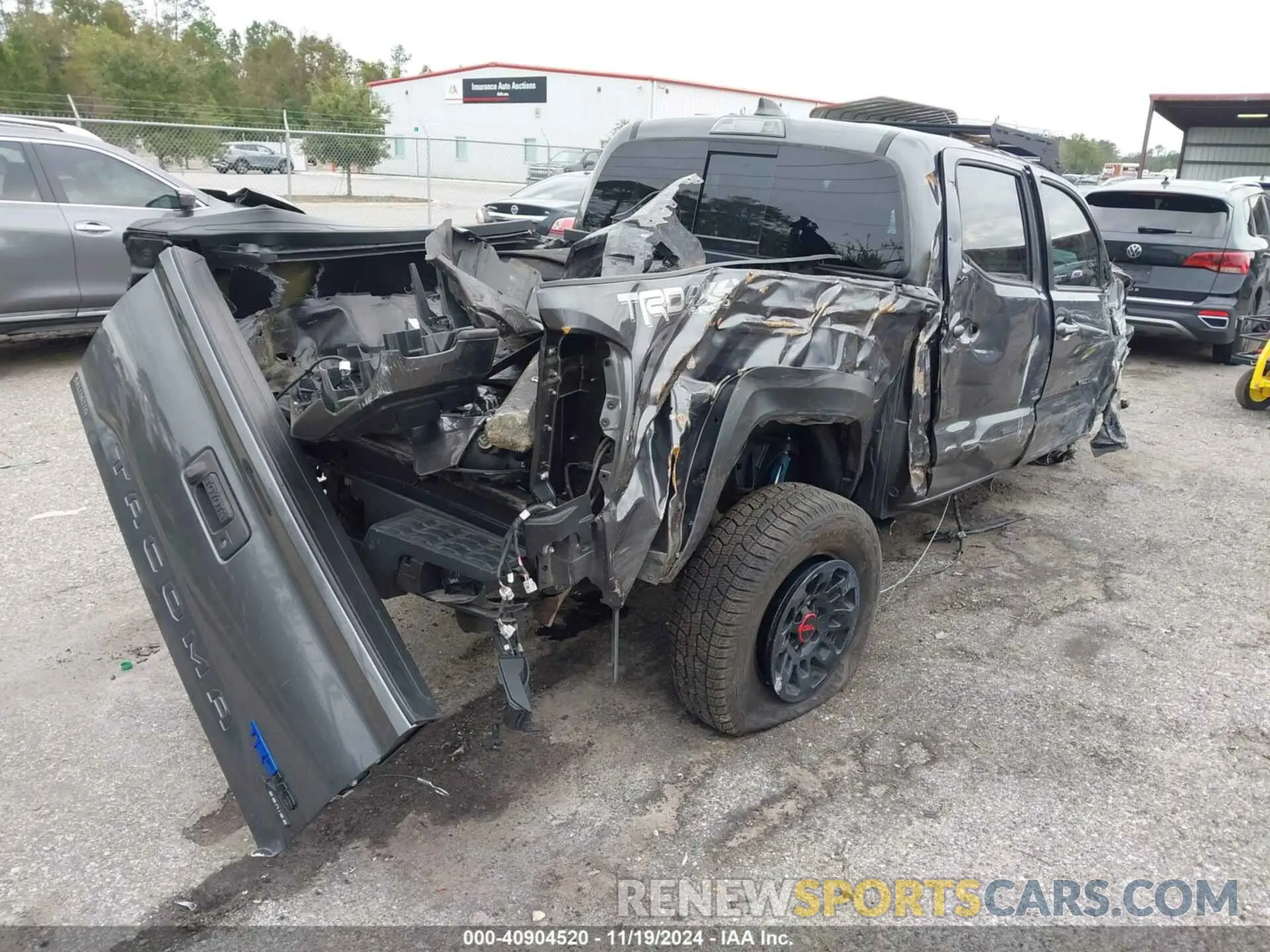 4 Photograph of a damaged car 3TMCZ5AN9NM464726 TOYOTA TACOMA 2022