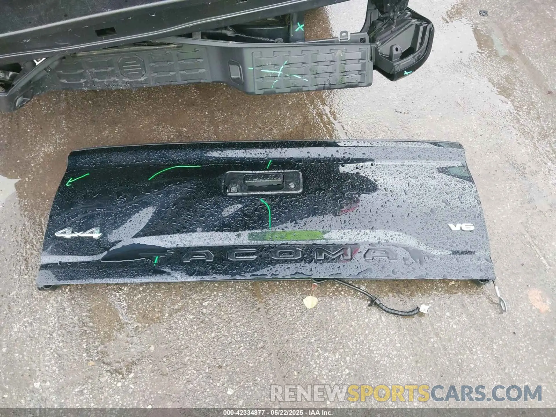 12 Photograph of a damaged car 3TMCZ5AN9NM475757 TOYOTA TACOMA 2022