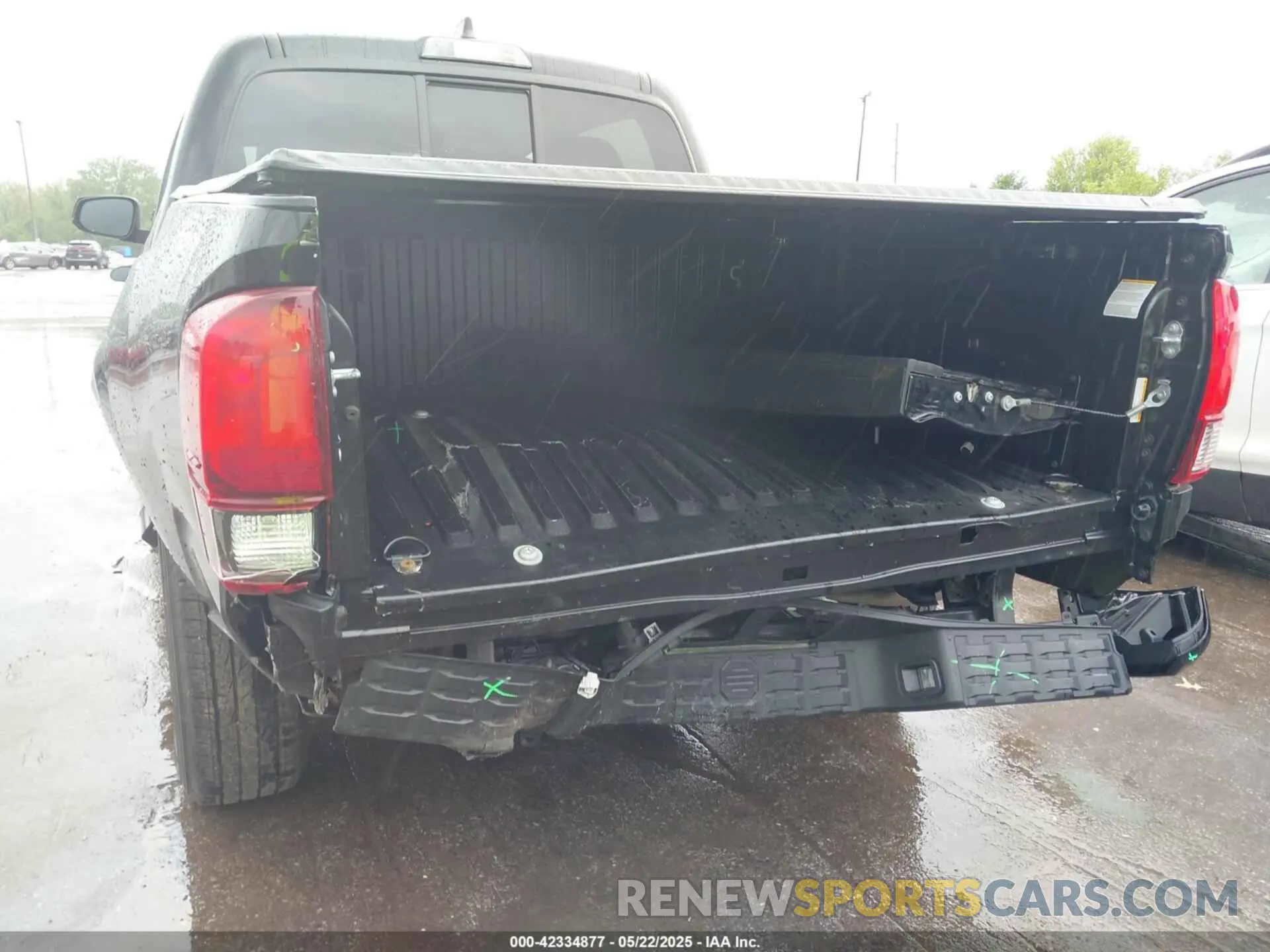 6 Photograph of a damaged car 3TMCZ5AN9NM475757 TOYOTA TACOMA 2022
