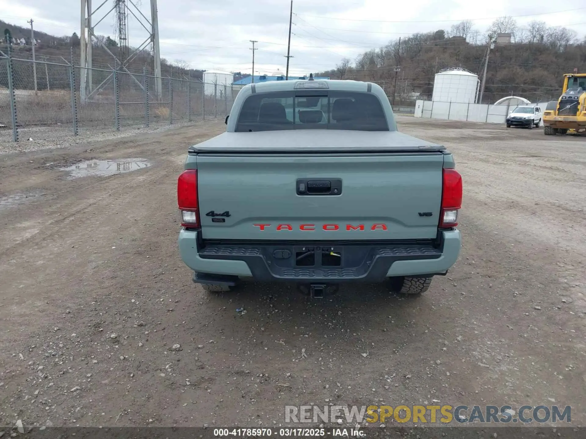 17 Photograph of a damaged car 3TMCZ5AN9NM508269 TOYOTA TACOMA 2022