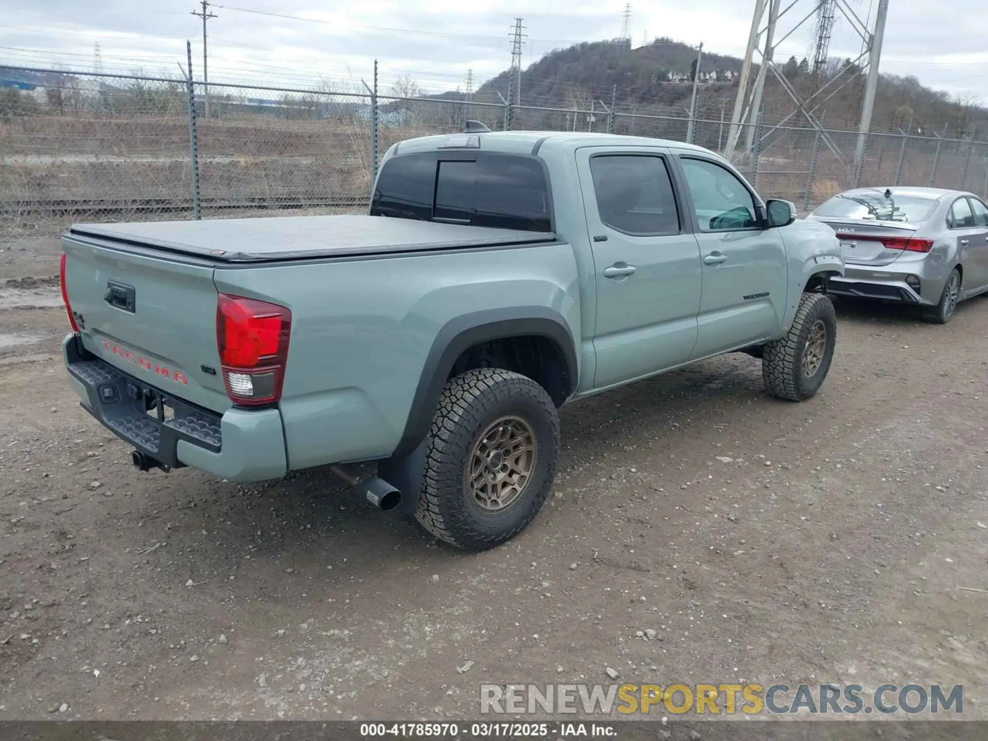 4 Photograph of a damaged car 3TMCZ5AN9NM508269 TOYOTA TACOMA 2022