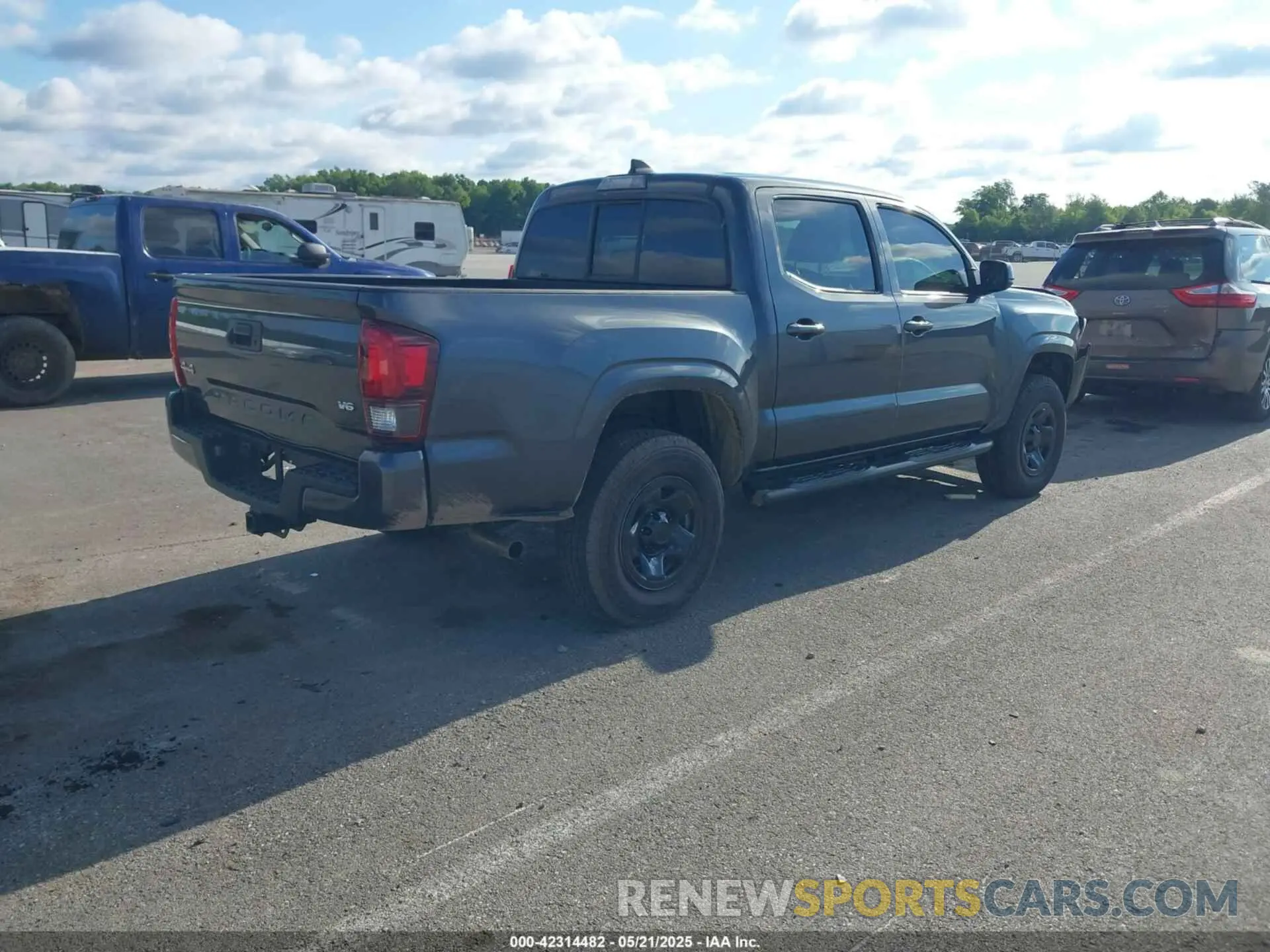 4 Photograph of a damaged car 3TMCZ5AN9NM522088 TOYOTA TACOMA 2022