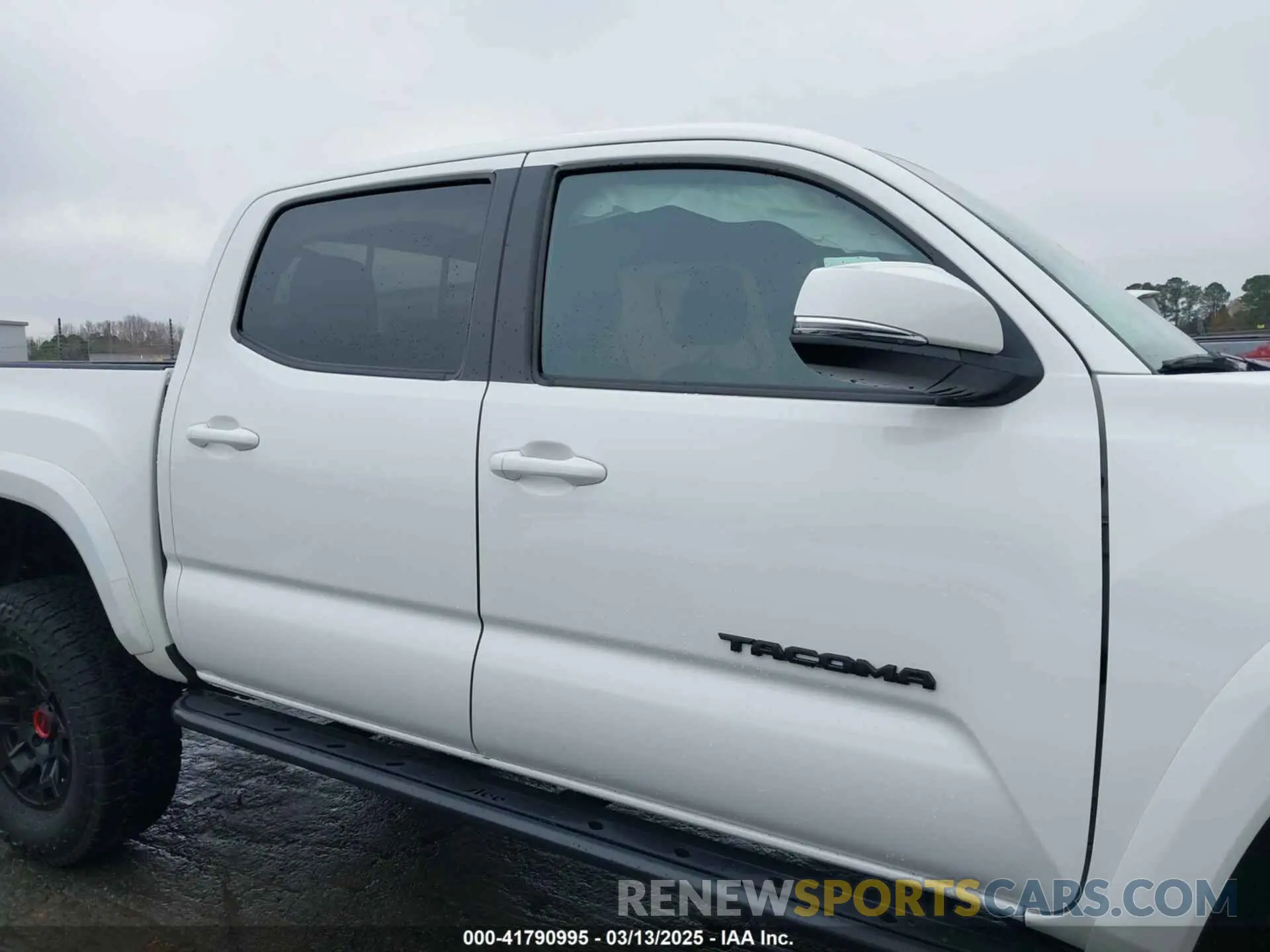 13 Photograph of a damaged car 3TMCZ5ANXNM467411 TOYOTA TACOMA 2022