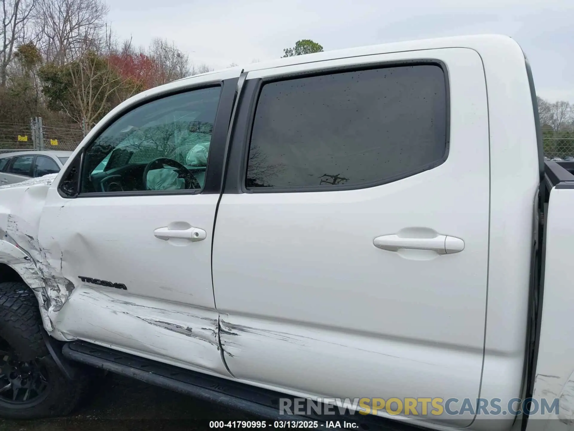 14 Photograph of a damaged car 3TMCZ5ANXNM467411 TOYOTA TACOMA 2022