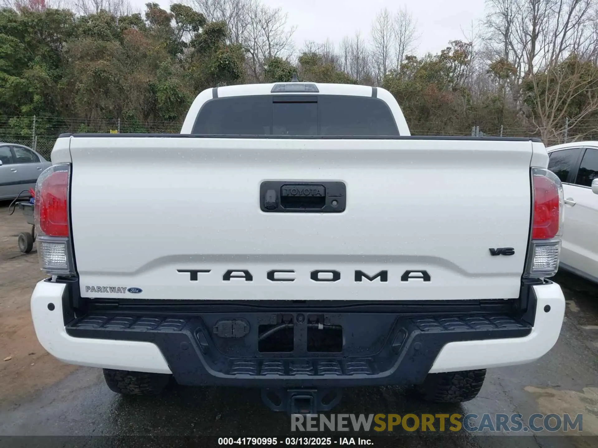 16 Photograph of a damaged car 3TMCZ5ANXNM467411 TOYOTA TACOMA 2022