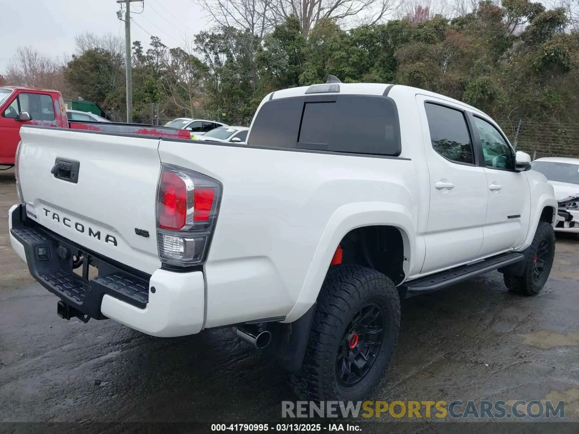 4 Photograph of a damaged car 3TMCZ5ANXNM467411 TOYOTA TACOMA 2022