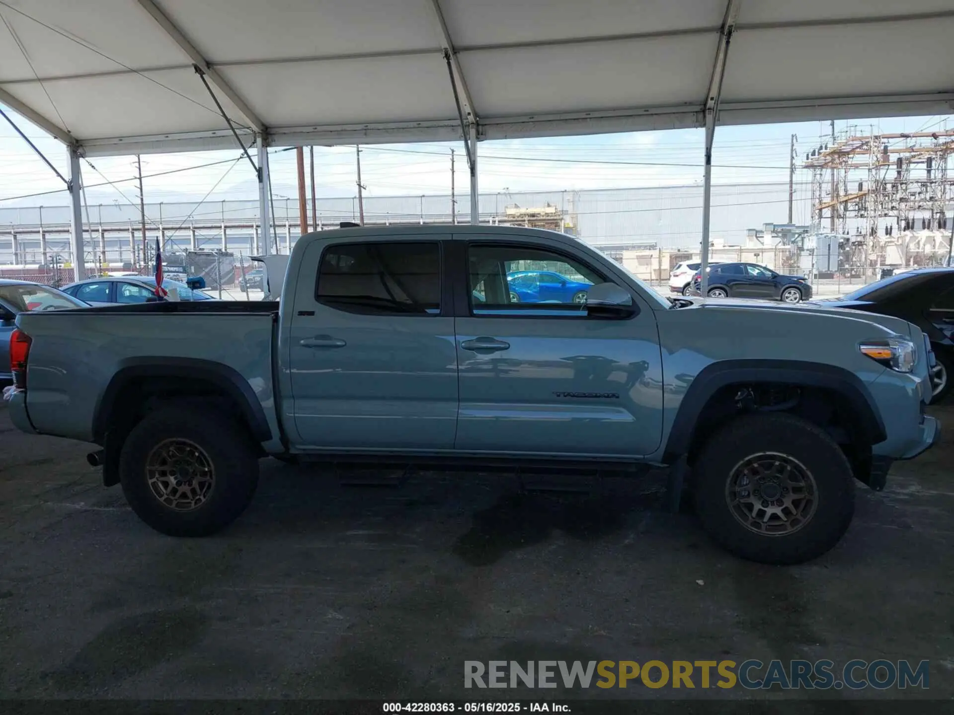13 Photograph of a damaged car 3TMCZ5ANXNM479025 TOYOTA TACOMA 2022