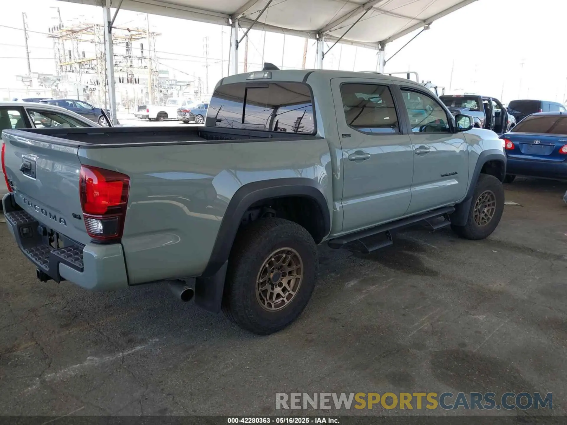 4 Photograph of a damaged car 3TMCZ5ANXNM479025 TOYOTA TACOMA 2022