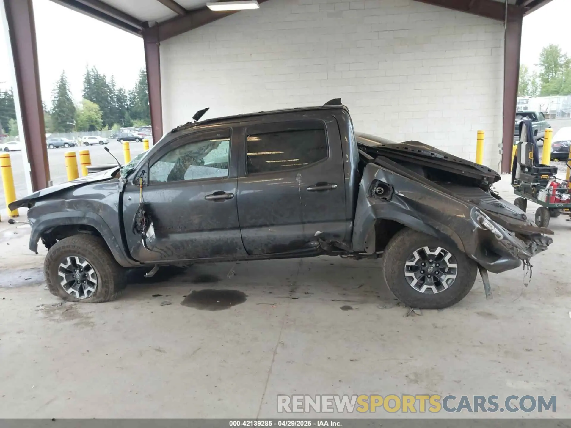 15 Photograph of a damaged car 3TMCZ5ANXNM493703 TOYOTA TACOMA 2022