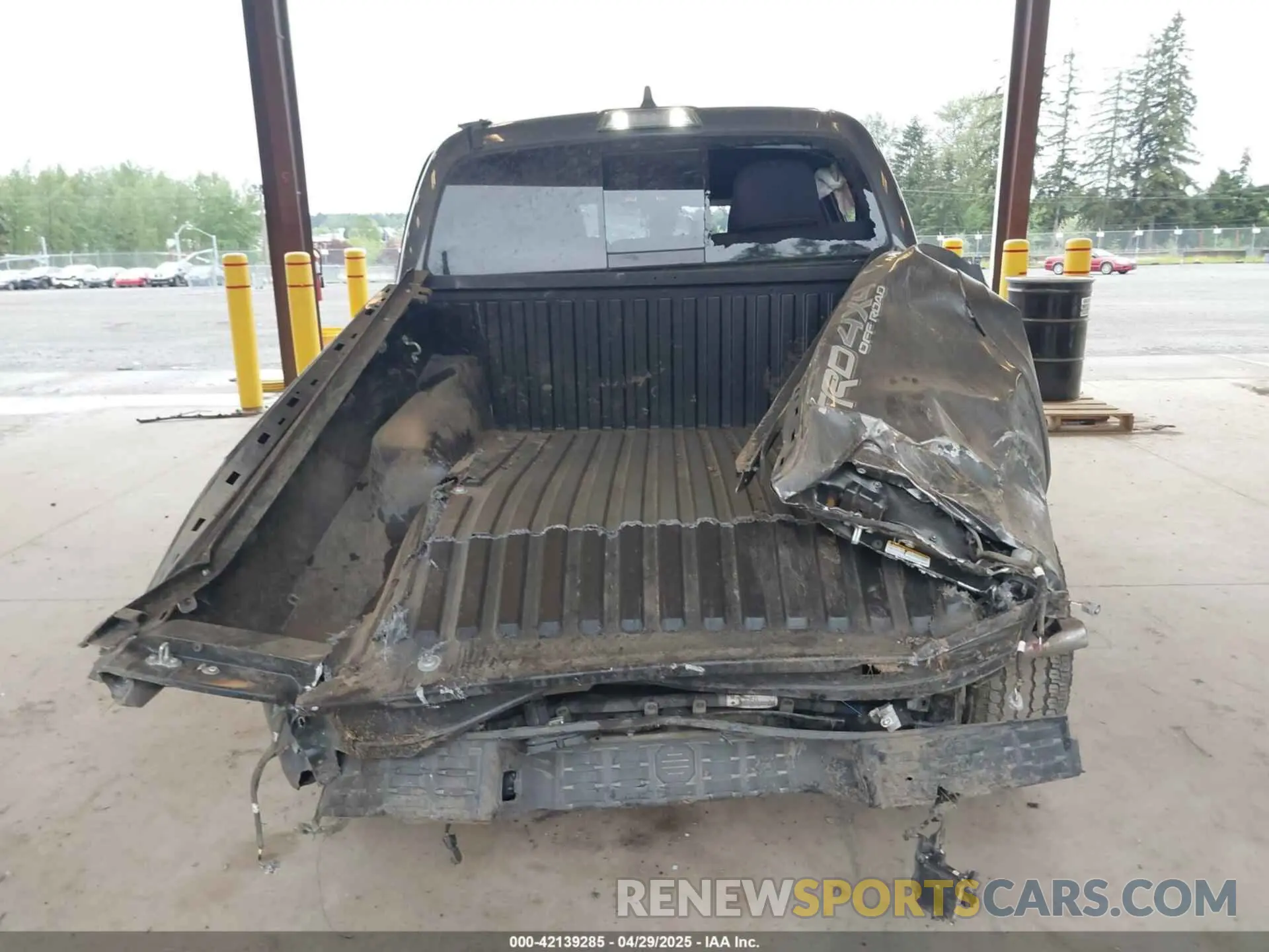 17 Photograph of a damaged car 3TMCZ5ANXNM493703 TOYOTA TACOMA 2022