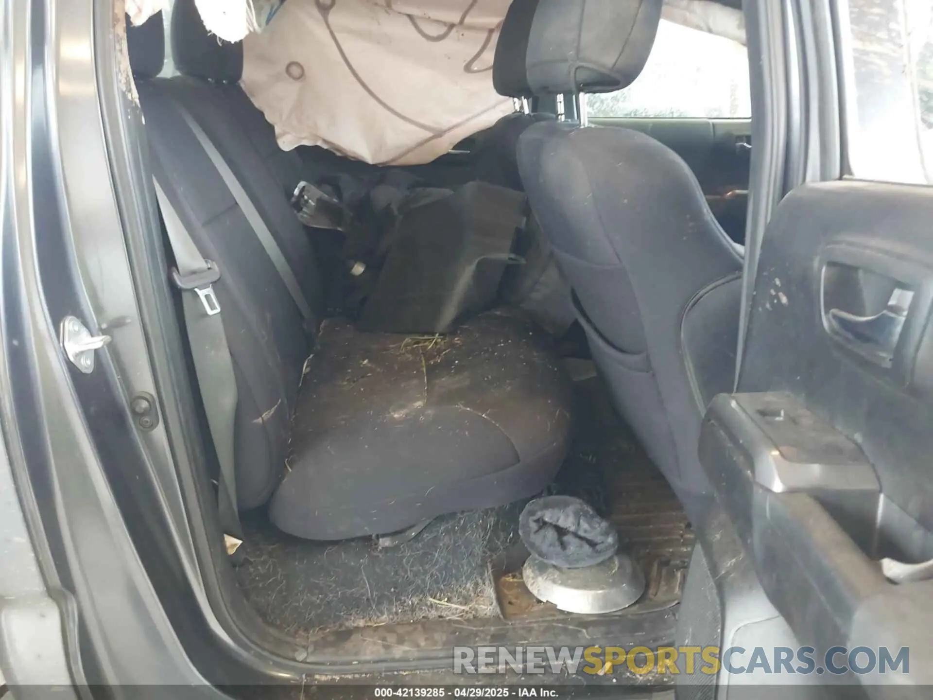 8 Photograph of a damaged car 3TMCZ5ANXNM493703 TOYOTA TACOMA 2022