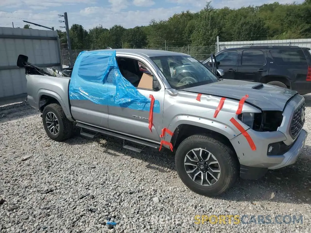 4 Photograph of a damaged car 3TMCZ5ANXNM510399 TOYOTA TACOMA 2022