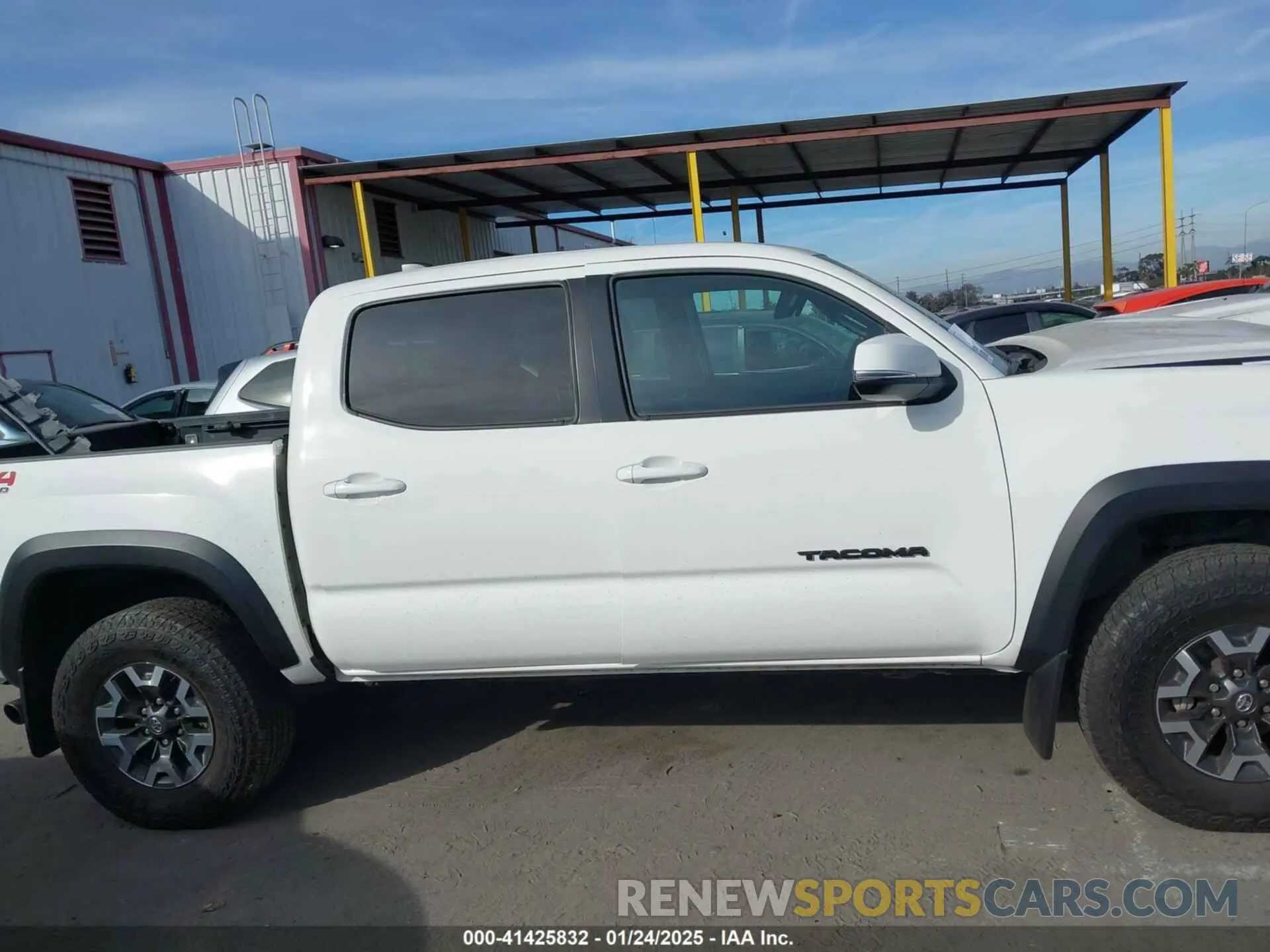 13 Photograph of a damaged car 3TMCZ5ANXNM528031 TOYOTA TACOMA 2022