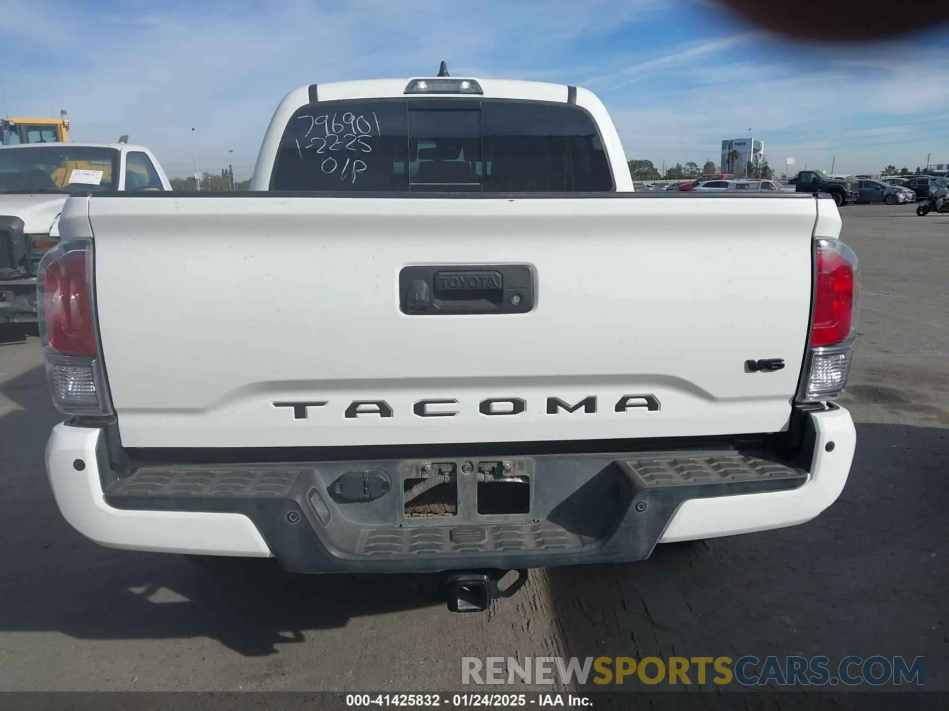 16 Photograph of a damaged car 3TMCZ5ANXNM528031 TOYOTA TACOMA 2022