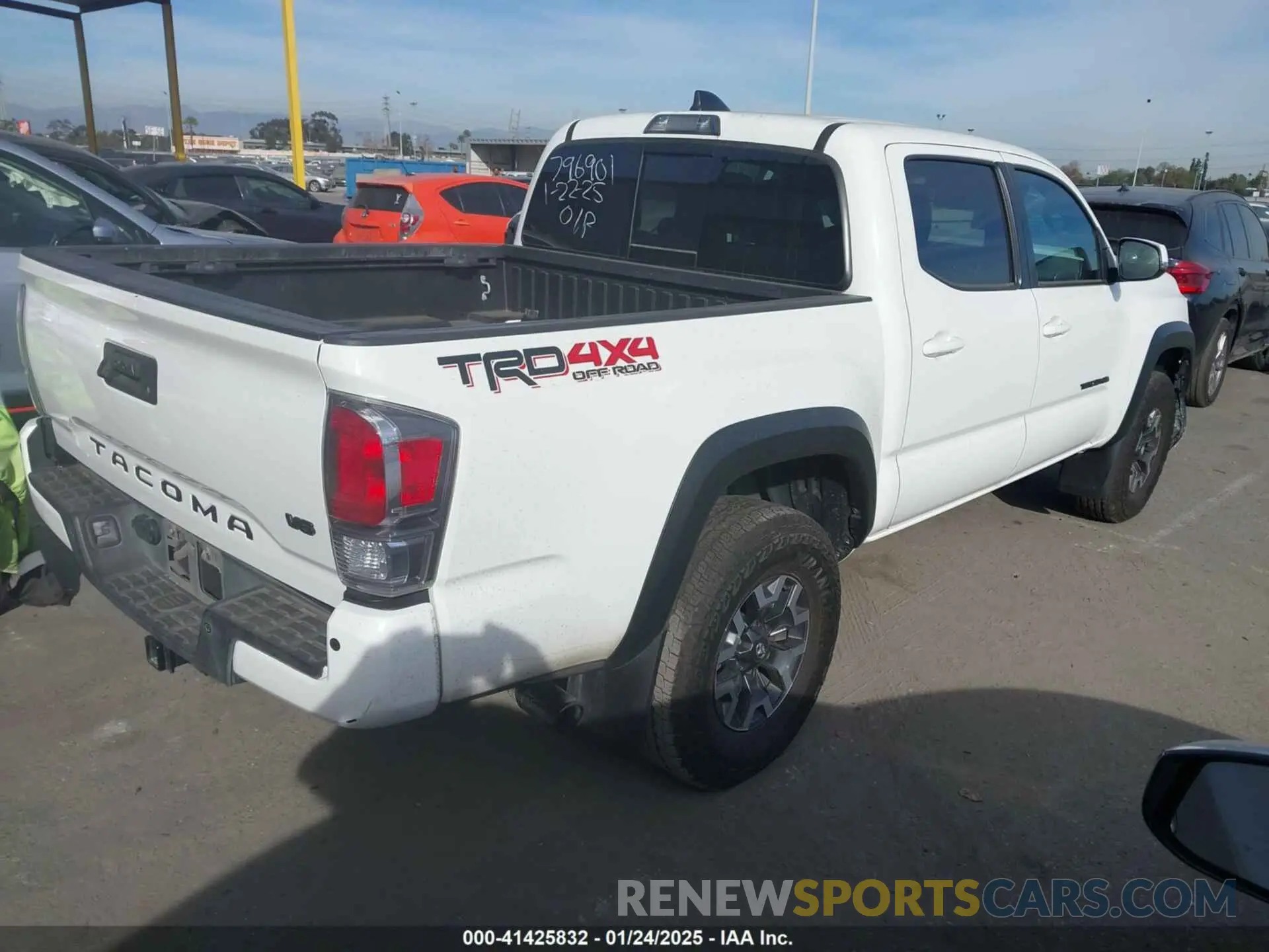 4 Photograph of a damaged car 3TMCZ5ANXNM528031 TOYOTA TACOMA 2022