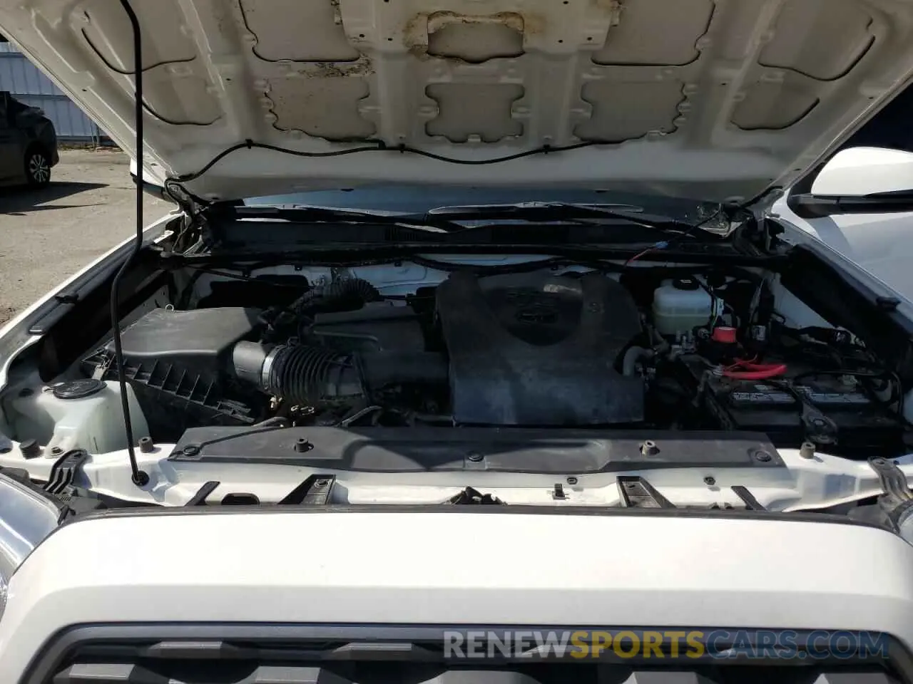 11 Photograph of a damaged car 3TMDZ5BN0NM124898 TOYOTA TACOMA 2022