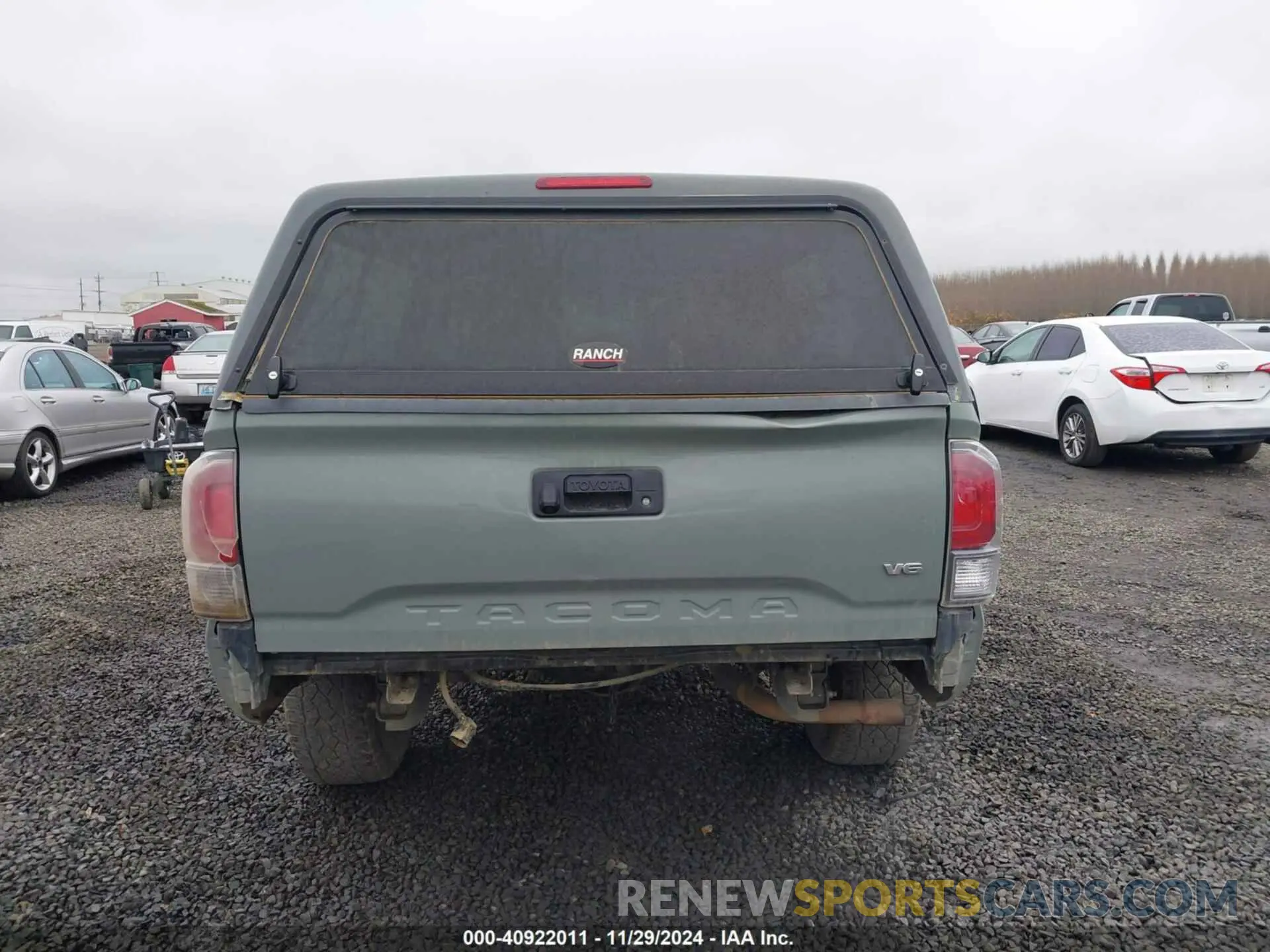 17 Photograph of a damaged car 3TMDZ5BN1NM123131 TOYOTA TACOMA 2022
