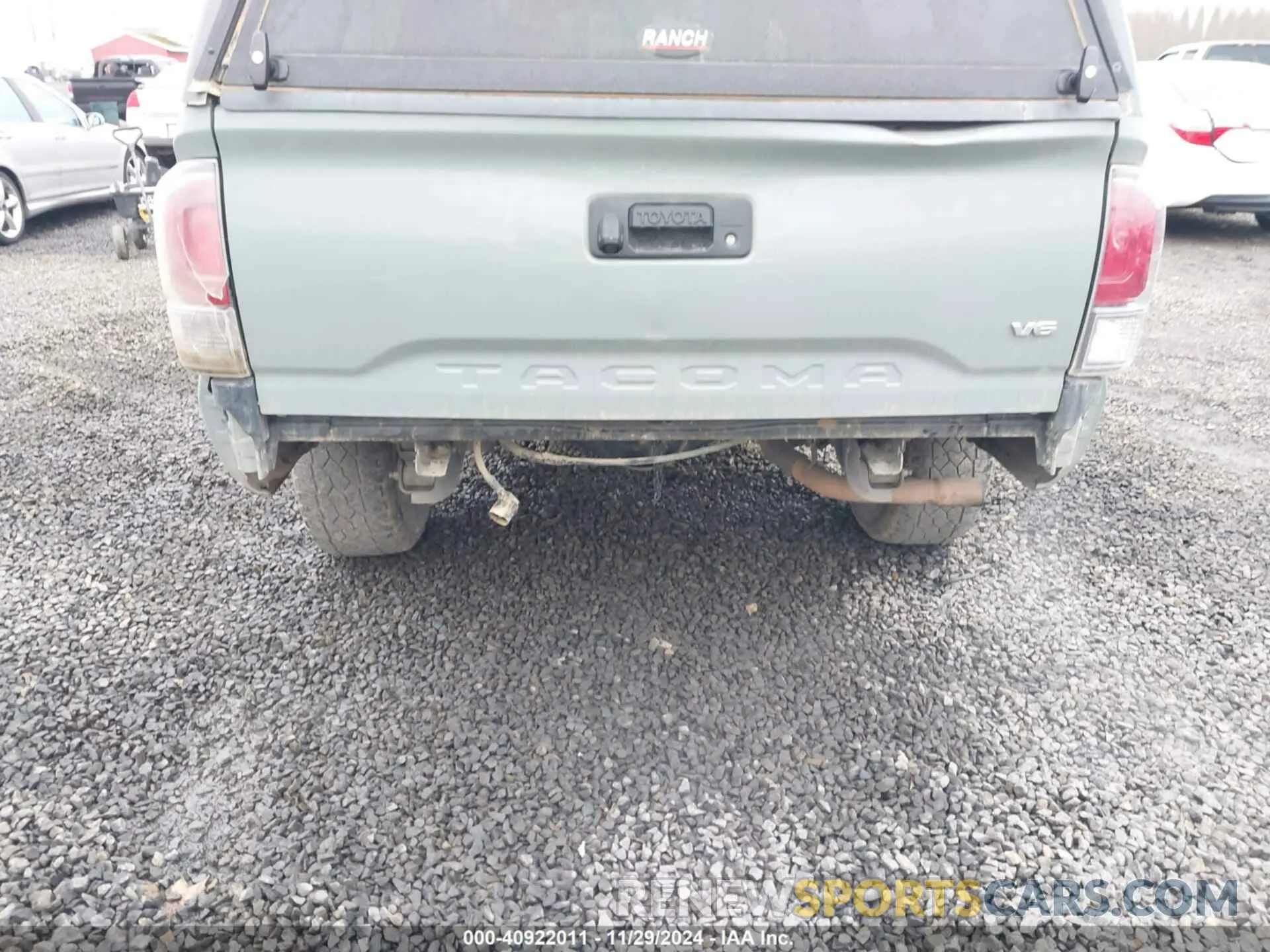 18 Photograph of a damaged car 3TMDZ5BN1NM123131 TOYOTA TACOMA 2022